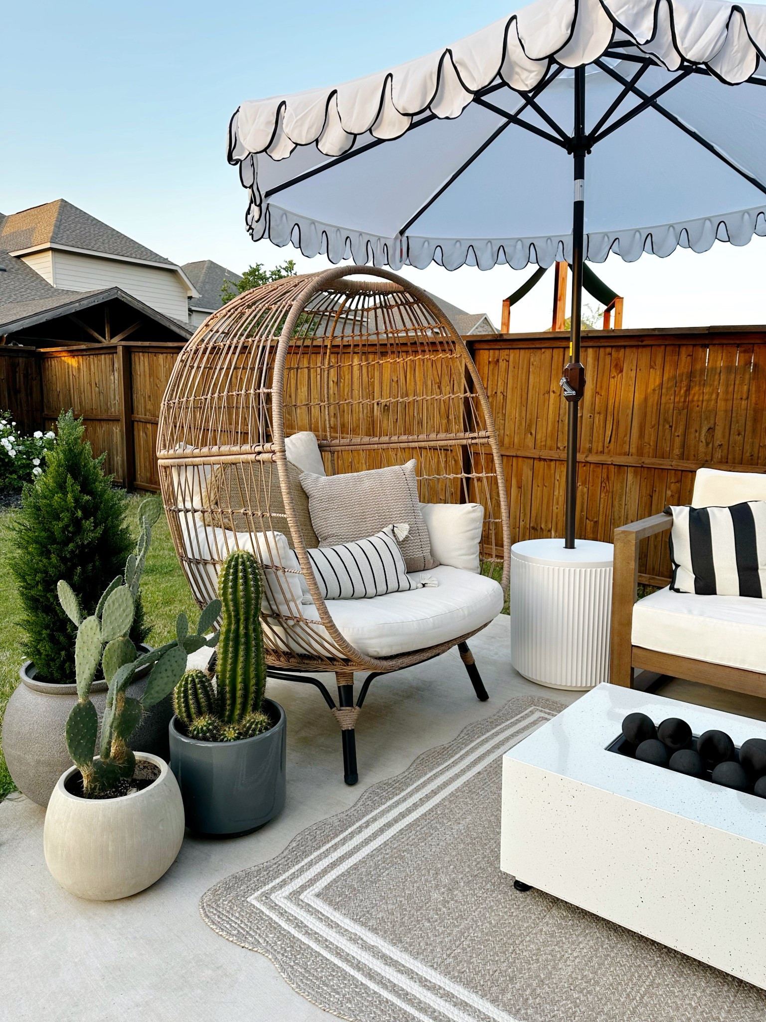 Patio chair // egg chair 

#LTKHome #LTKStyleTip