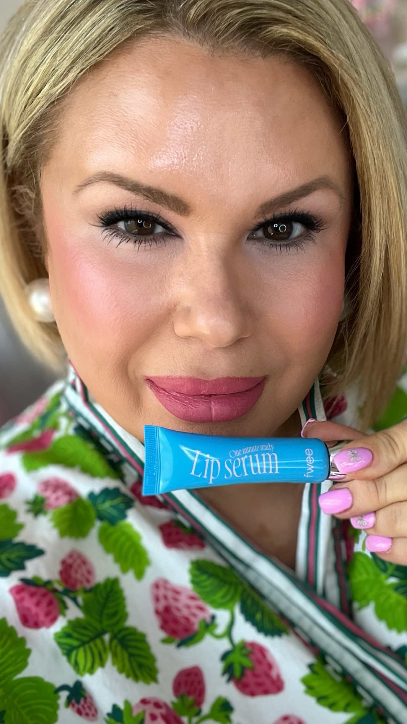 Fwee’s lip serum is a new addition to my morning makeup routine. It goes on and ready your lips in a minute. It fills in fine lines and wrinkles without plumping, and there is no feeling or stickiness whatsoever. After letting it dry for about a minute, I then apply my lip for the day and everything looks that much better. Feels great and you’re getting a serum underneath your lipstick for the day, what more could you ask for?

#LTKBeauty #LTKOver40 #LTKPlusSize