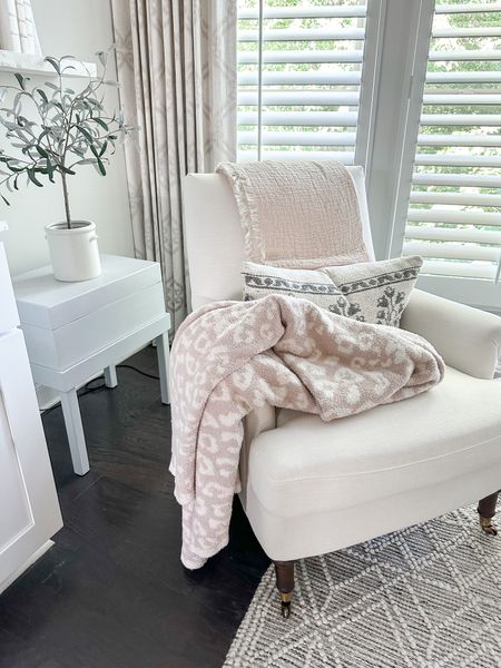 The barefoot dreams blanket is perfect for a holiday gift! 

#LTKxNSale #LTKSeasonal