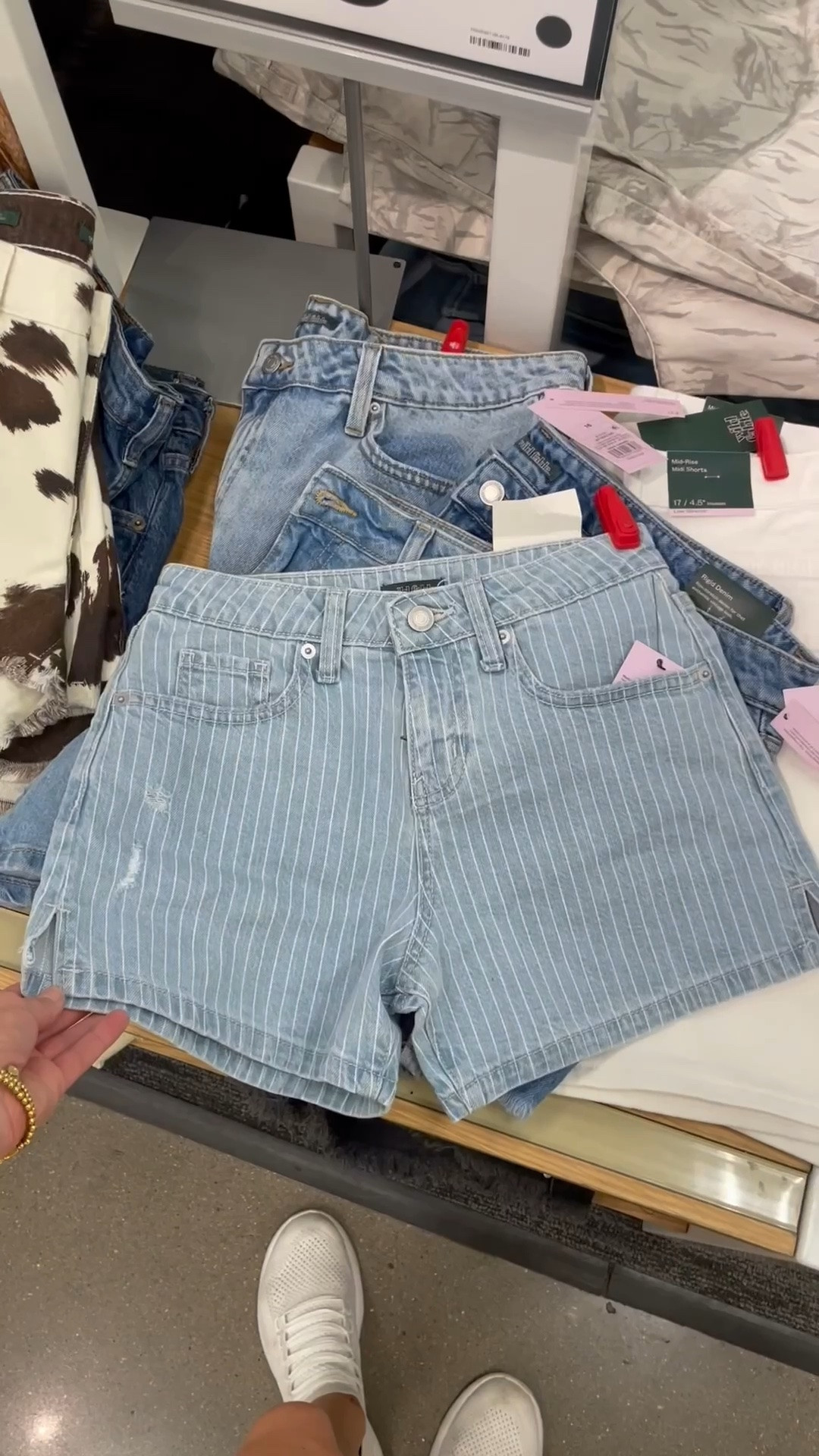 Let’s shop @Target with some on sale! Share with a friend who needs to see and follow me @showermeintarget for more finds

#LTKSeasonal #LTKSaleAlert #LTKSwim