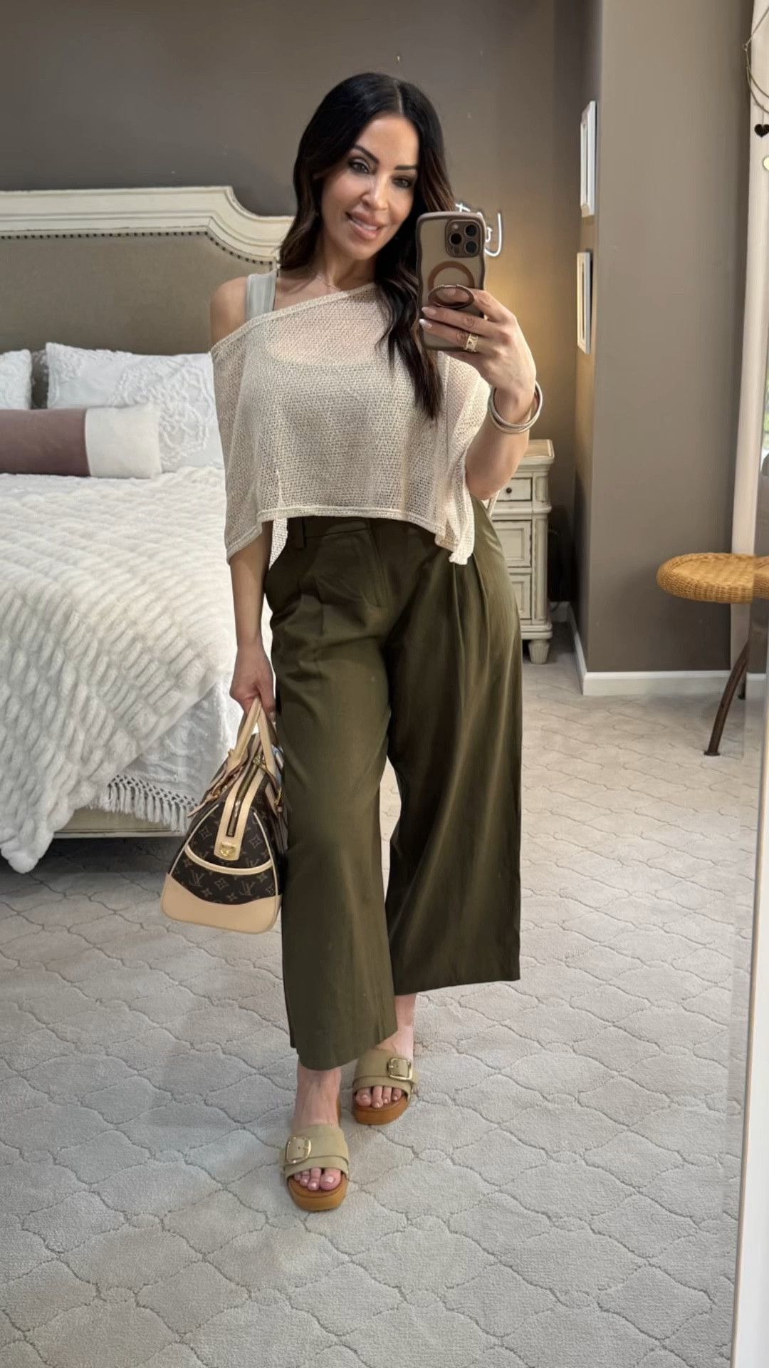 Can you believe this entire look is from Walmart? 😲 Head-to-toe chic without breaking the bank! I am absolutely obsessed with how sophisticated and put-together these pieces feel.
#walmartstyle #luxurylook