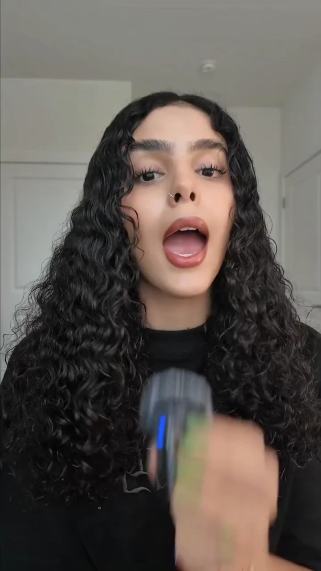 Get curly hair with me ✨🤍
Comenta “RIZOS”  si quieres mi lista con todo lo que uso 🔗💌
•
@agcare1989 
@ouidad 
@unite_hair 
@verbproducts 
@moroccanoil 
@dysonbeauty