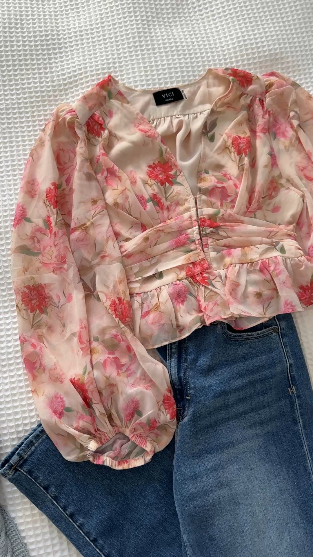 My latest VICI Spring favorites! Use code SKINNYTASTE35 for 35% off now until 3/1
@VICI 
#LTKSpring
#LTKVICI

#LTKSaleAlert #LTKSeasonal #LTKSpringSale