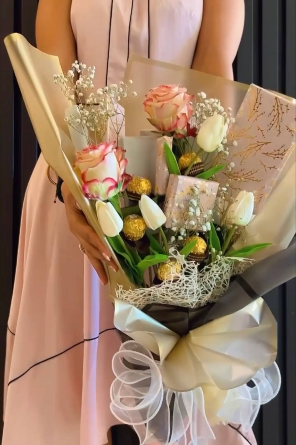 Holiday gift wrapping idea

#LTKSeasonal #LTKHoliday #LTKstyletip