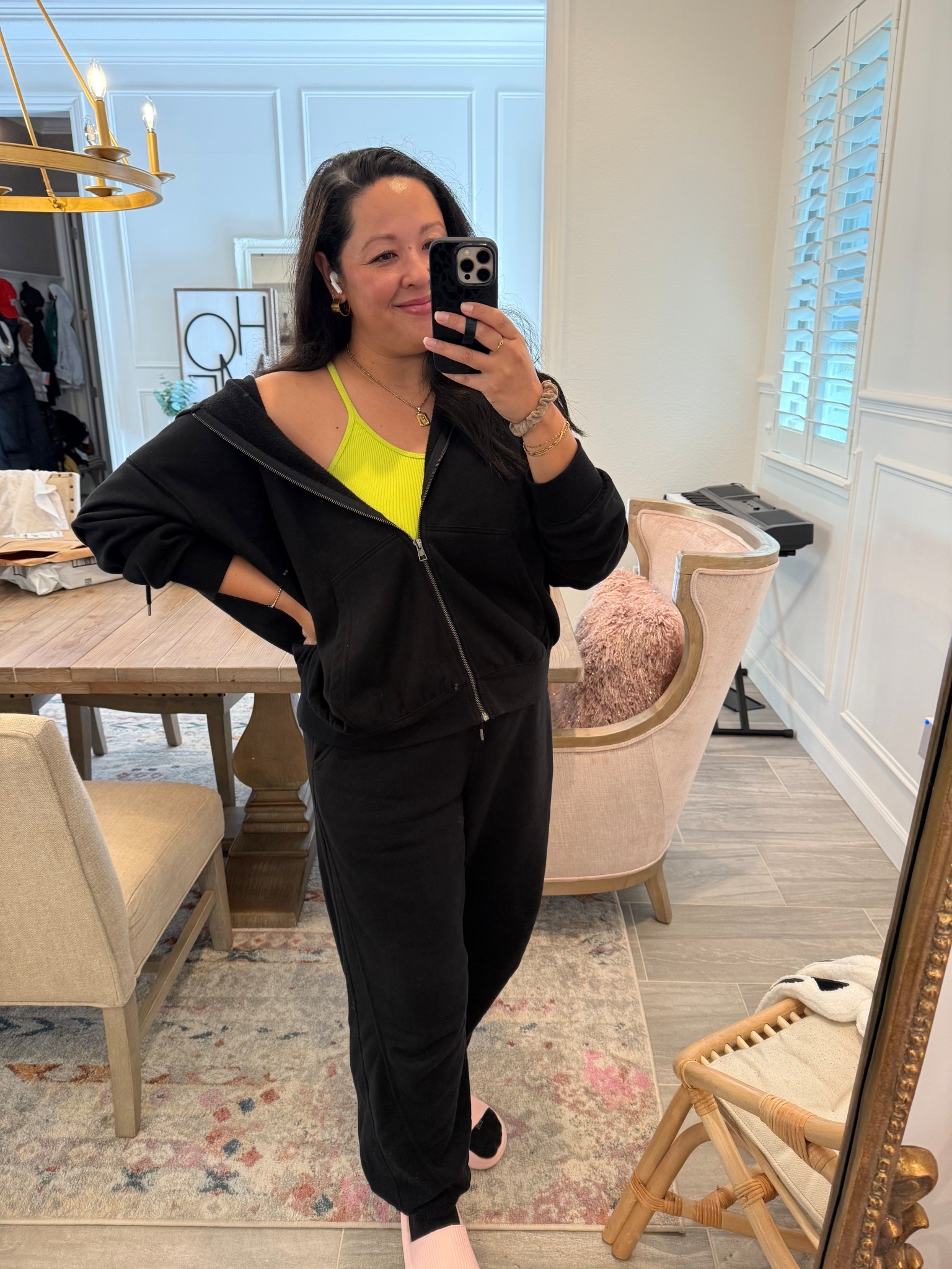 momiform of the day :: my favorite sweat set this fall, def on repeat 🔁 

if you don’t have this sweatsuit you’re missing out😝

#LTKootd #LTKmomlife #LTKdayinmylife