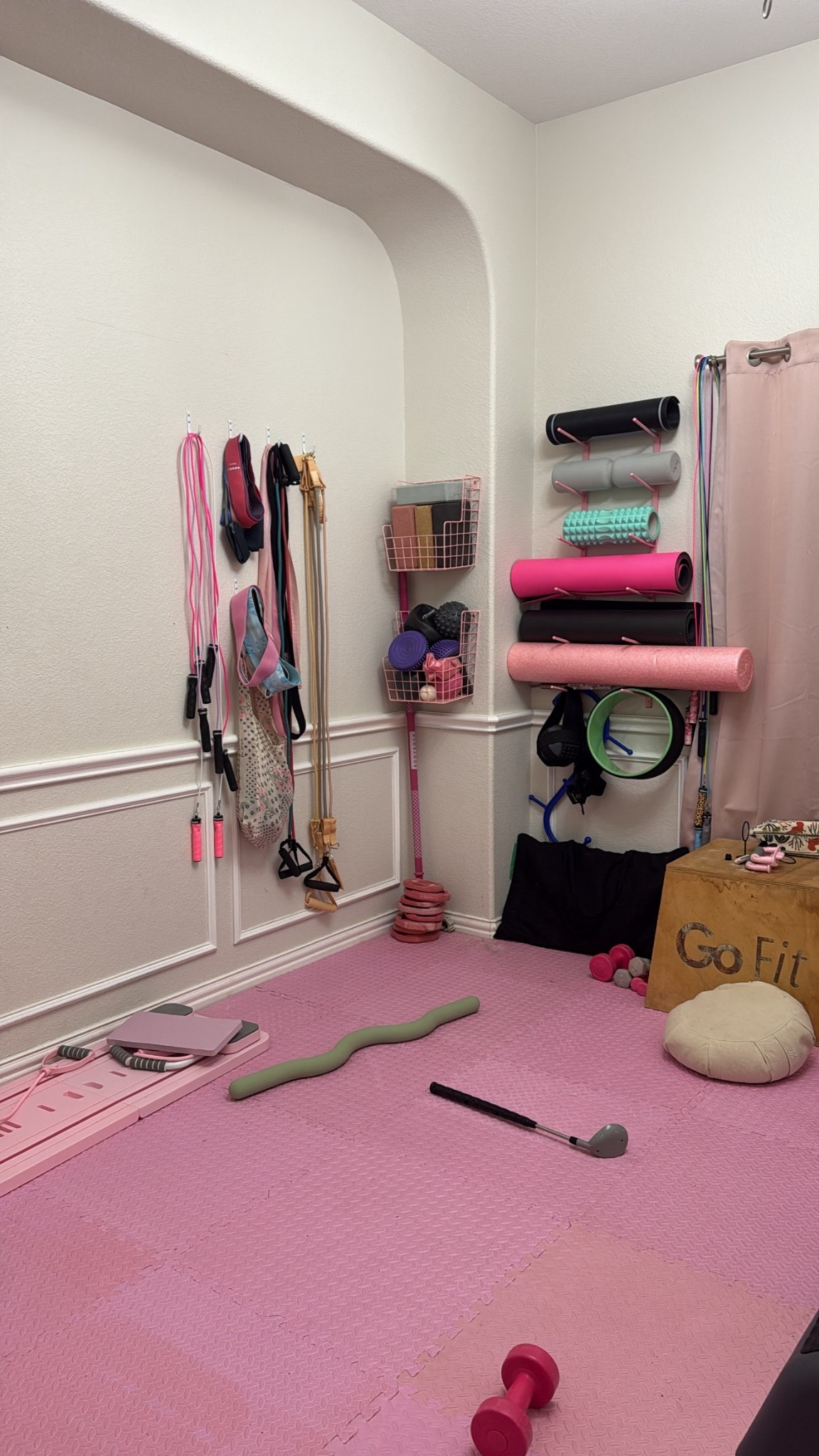 Home gym studio equipment organization 