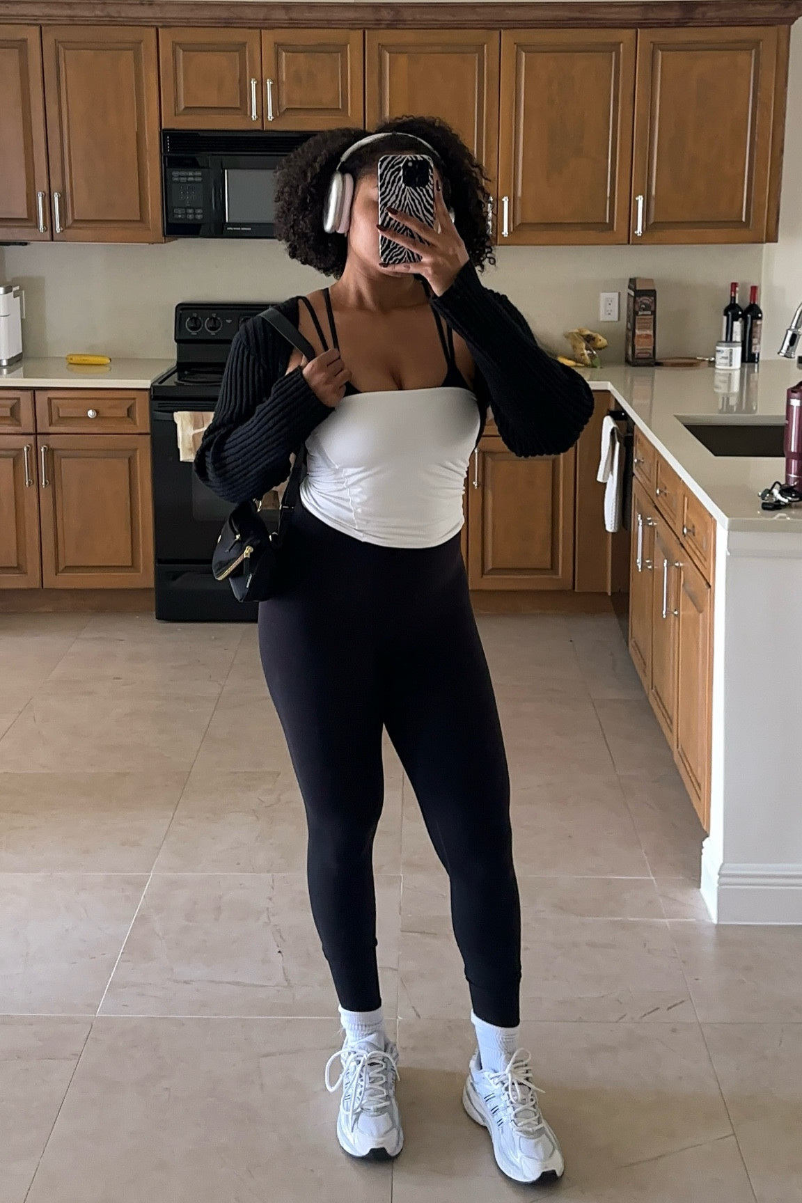 Today’s workout set! 

Top is also lulu: Wundermost Ultra-Soft Nulu Tube Top