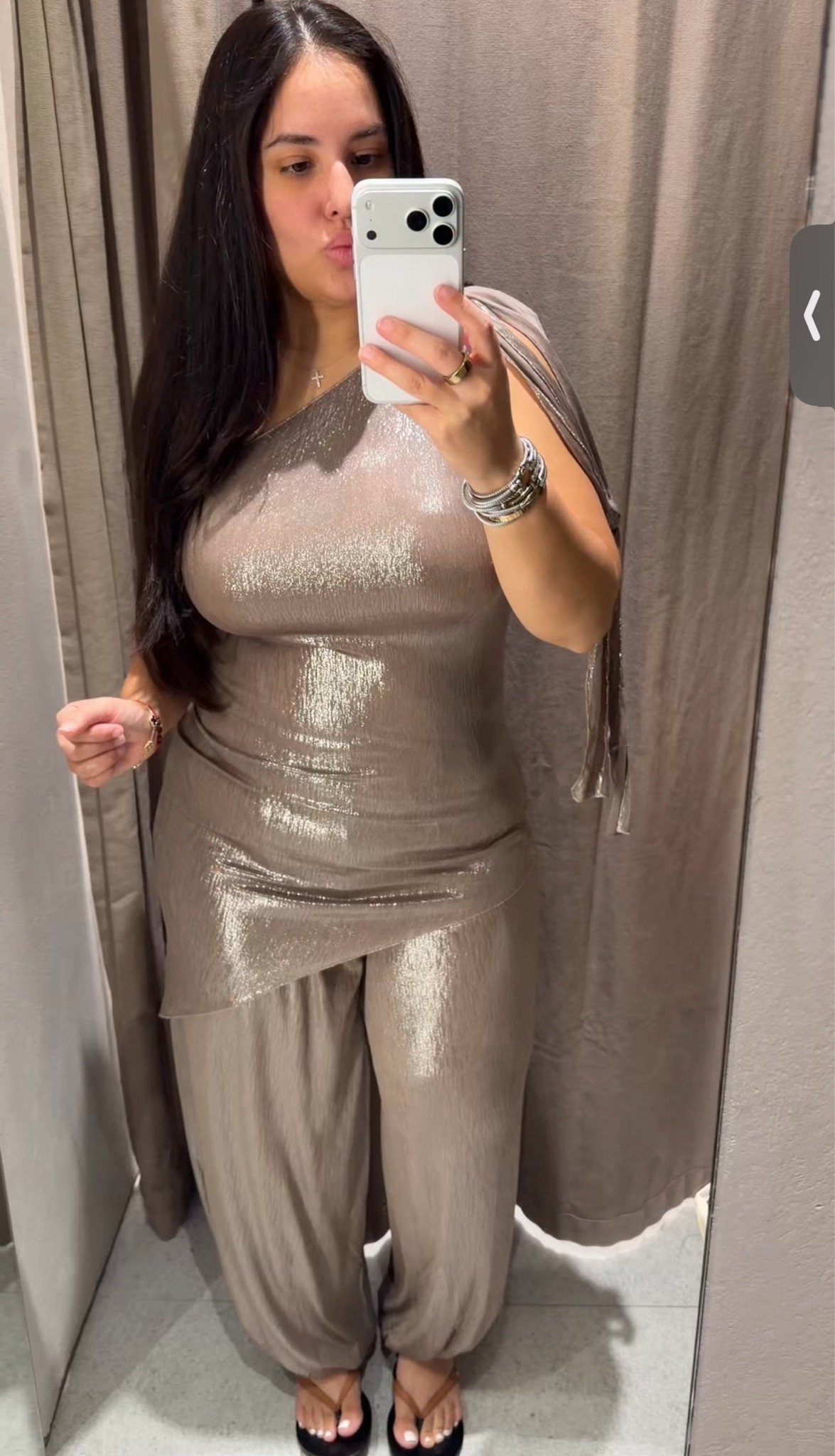 This metallic set is STUNNING! Wearing size M