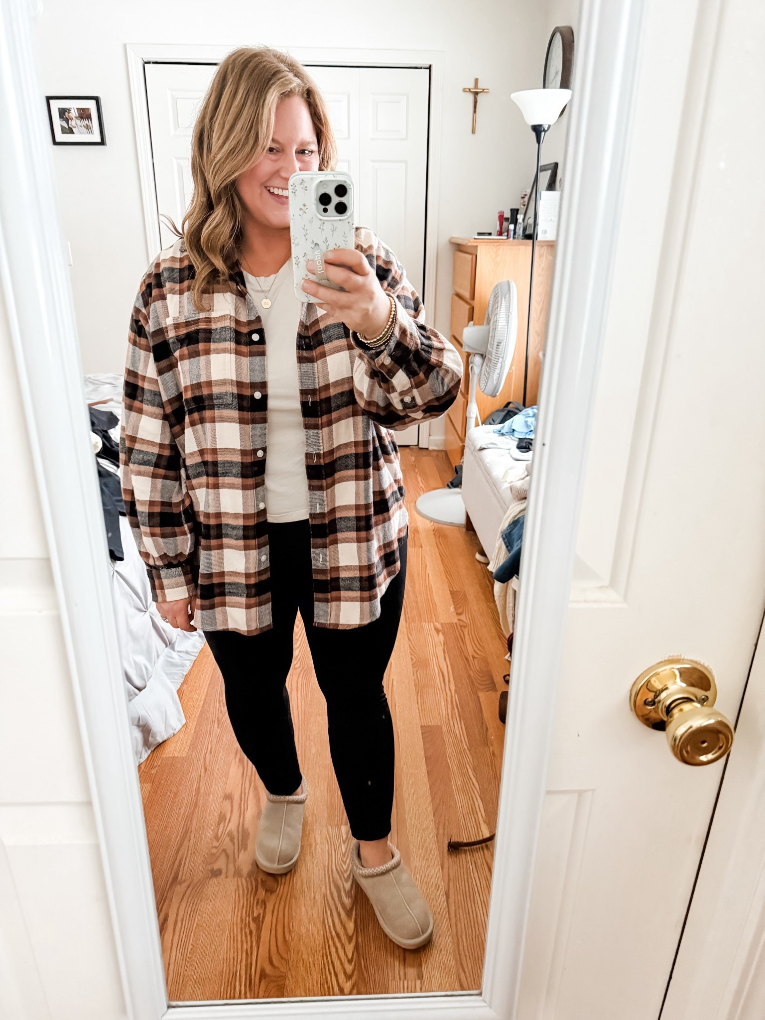 Wearing a medium in my Aerie flannel and an XL in my leggings 

#LTKMidsize #LTKmomlife #LTKSeasonal