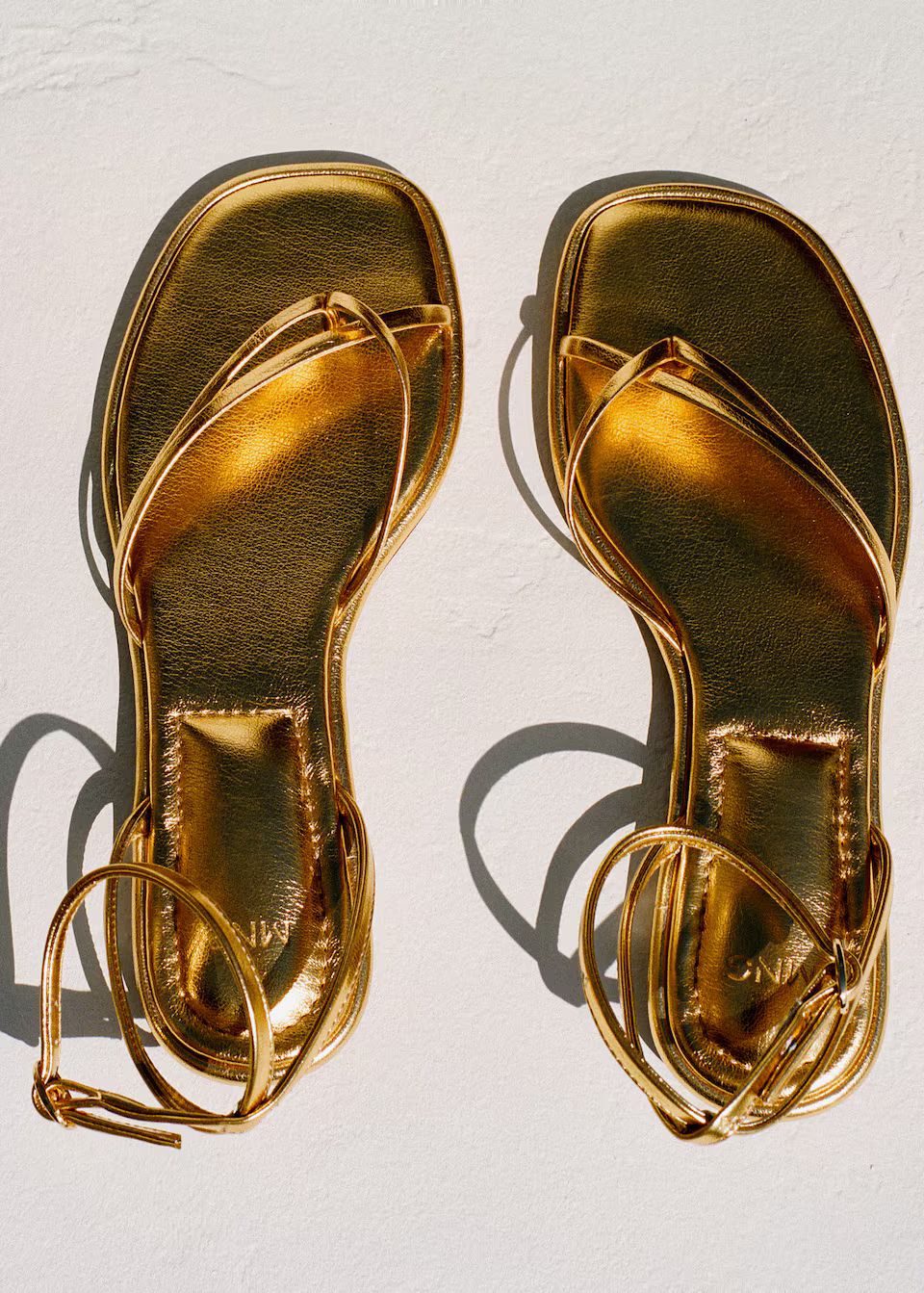 Metallic strap sandals | MANGO (US)