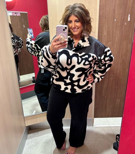 Love these cargo sweatpants and fleece pullover. Perfect cozy outfit!
Target
Cozy
Activewear cargo pant casual 

#LTKstyletip #LTKmidsize #LTKfindsunder100