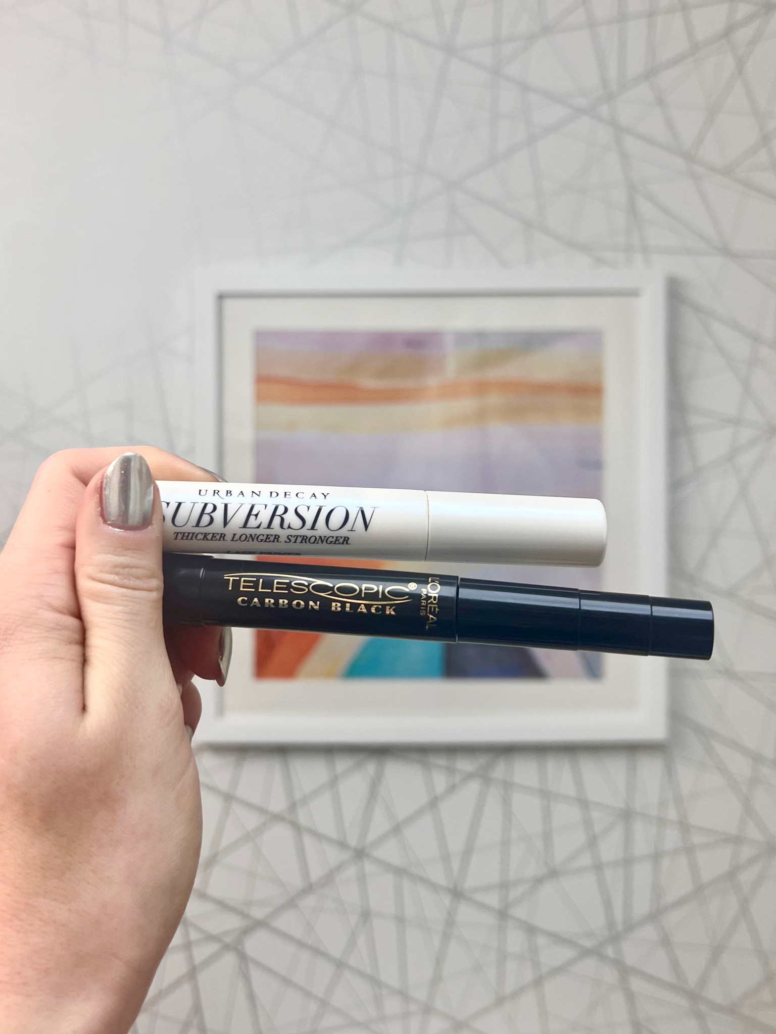 I have discovered the perfect combination of luxury and drug-store lashes. These two has been amazing! Long separated lashes without the eyelid smudge 💫👌🏻💄