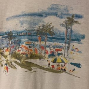 White beach scene tee. | Poshmark