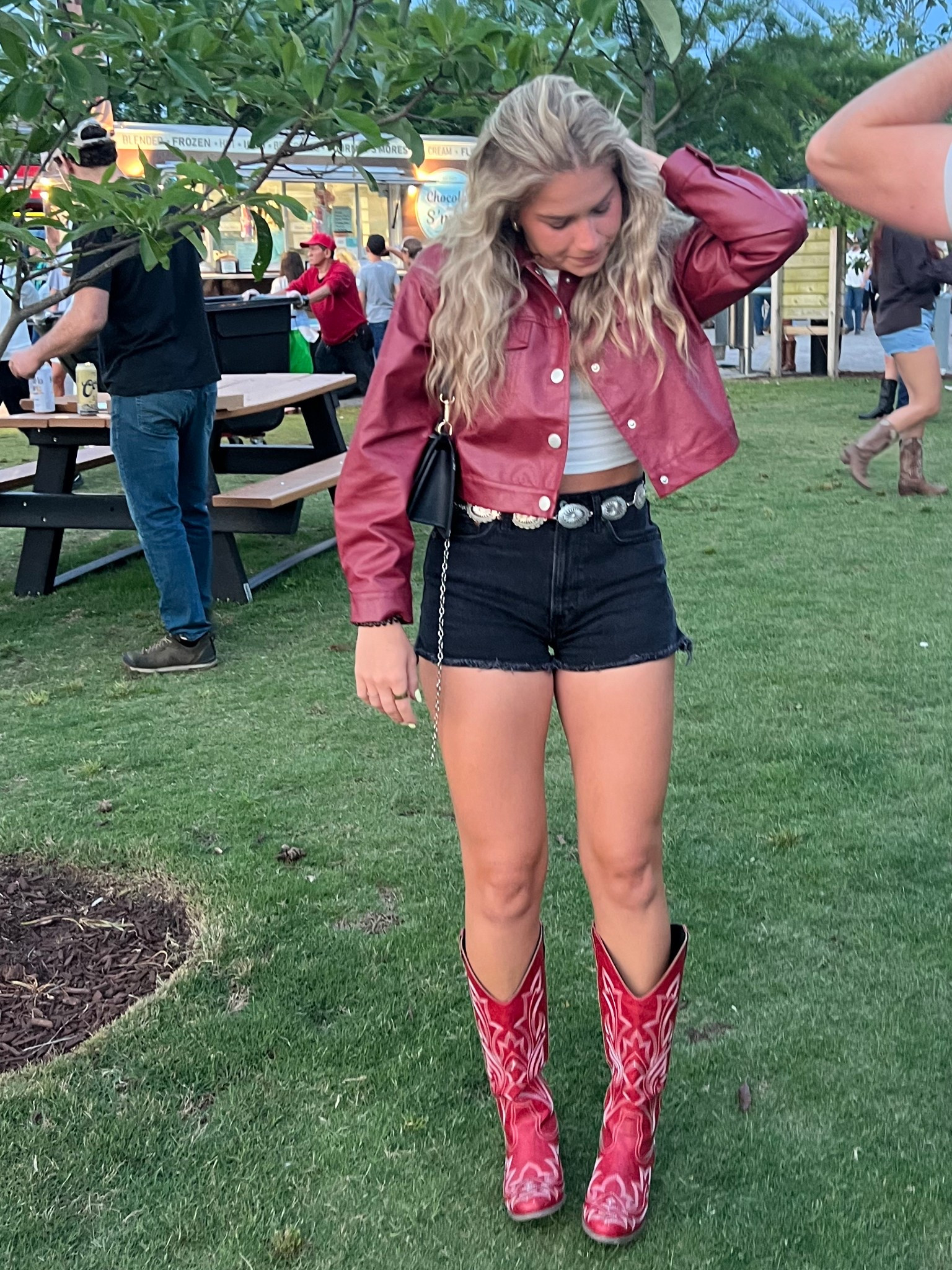 Summer country concert outfit! 🤠🎸  Zach Top was amazing!

wearing a small in the top & jacket, 27 curve love in the shorts

Shein, abercrombie, red


#LTKSeasonal #LTKStyleTip #LTKFestival