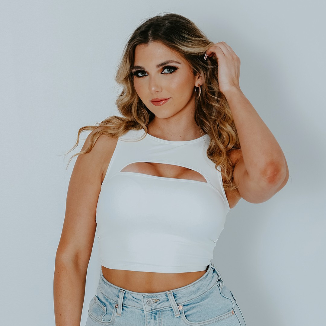 Peek-A-Boo Brami (Crop) | Klassy