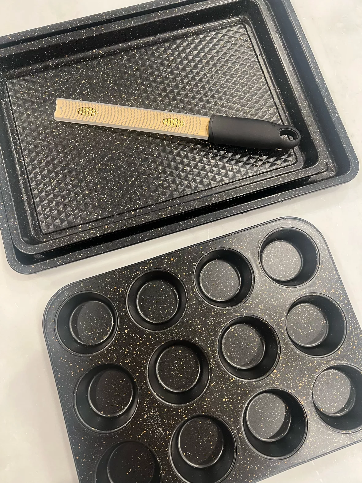 Thyme & Table 12 Cup Nonstick Muffin Pan with Silicone Baking Cups, Black