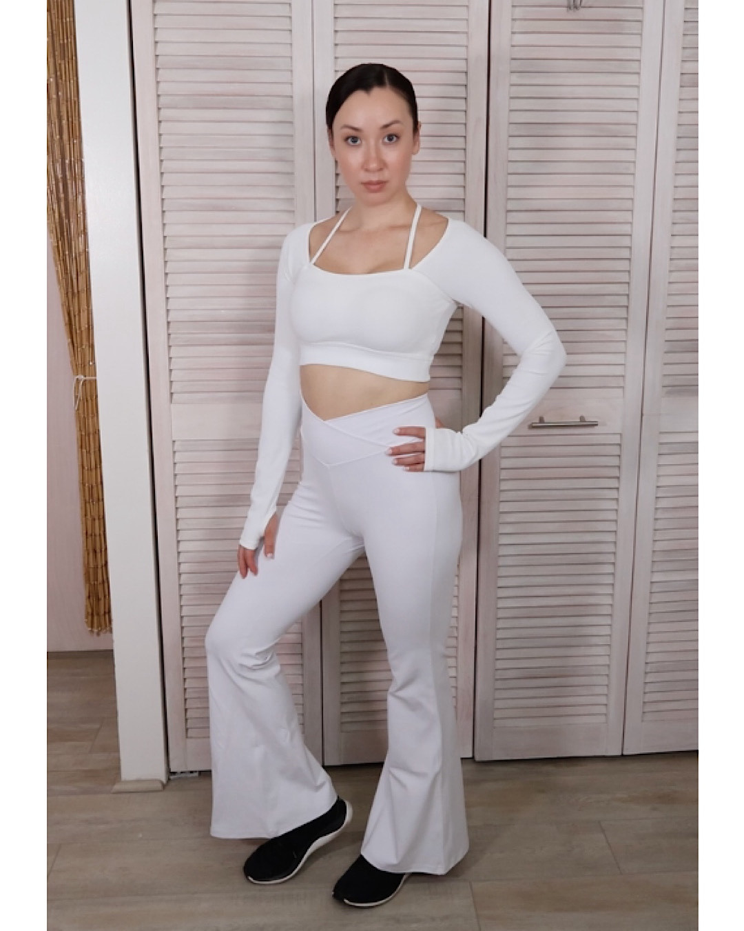 Flare leggings are back in style, and I’m here for it! 

These Crossover Flare Leggings from Halara are so comfortable and chic. The Ribbed Halter Top adds a stylish touch to the whole look.

Use discount code : esther22 for 15% off regular priced items 
Wearing size: Small

#LTKActive #LTKFindsUnder50 #LTKFitness