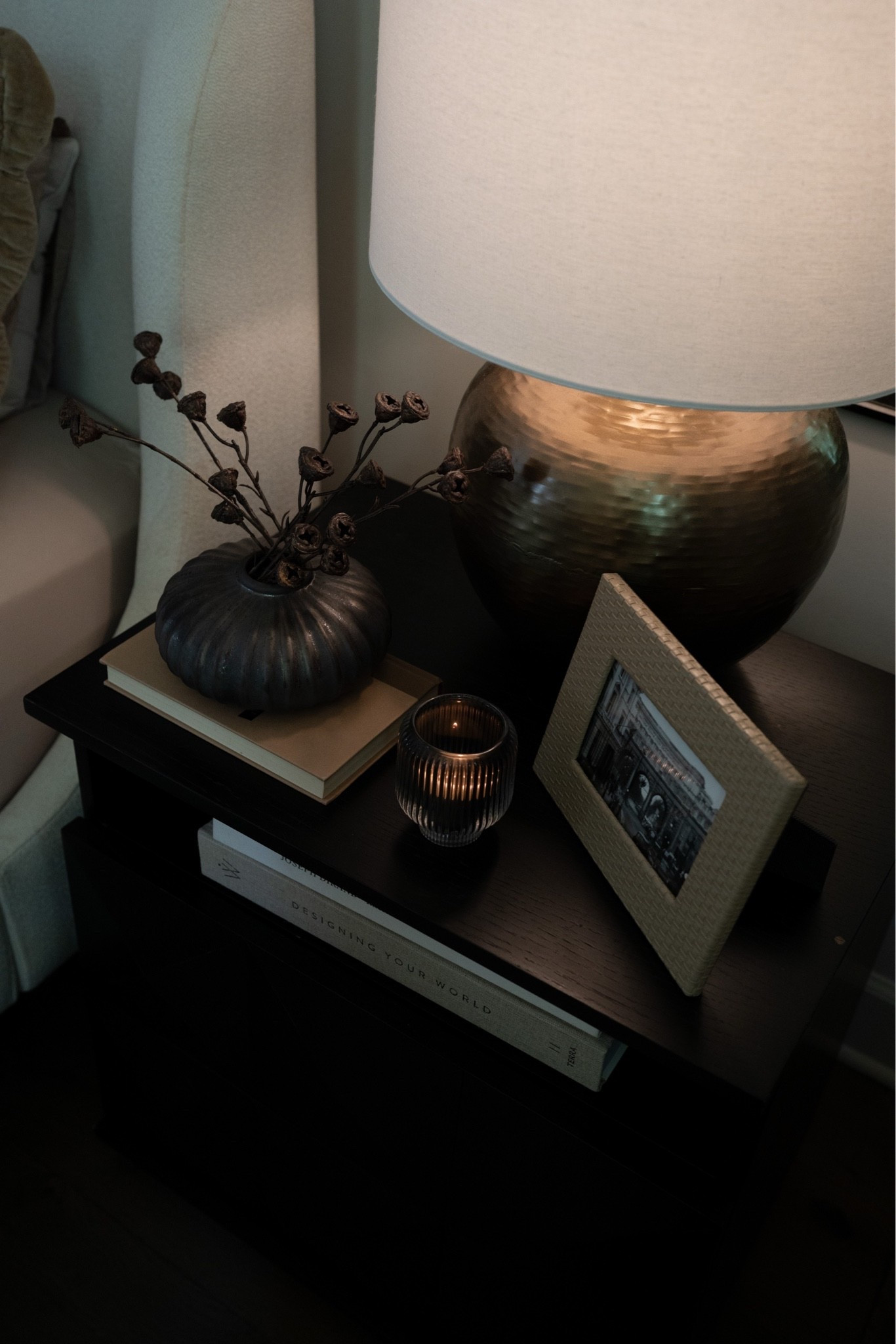 Guys!! This year I wanted to go all in for our bedroom because I know it will be the place we watch movies in bed, relax, dream… I wanted it to be cozy, warm, elegant, modern yet somehow classic and timeless! What do think??!! Did we nail my brief?! 

#houseofvalentina #amazonhome #amazonfinds #potterybarn @thehouseofvalentina @thehouseofvalentinaliving