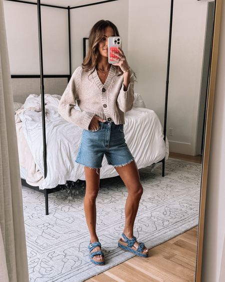saw this little cardigan and immediately added to cart!😍 softest material and not heavy at all! 👏🏻 shorts are 25% off! plus use code AFLAUREN for an extra 15% off! 🩷