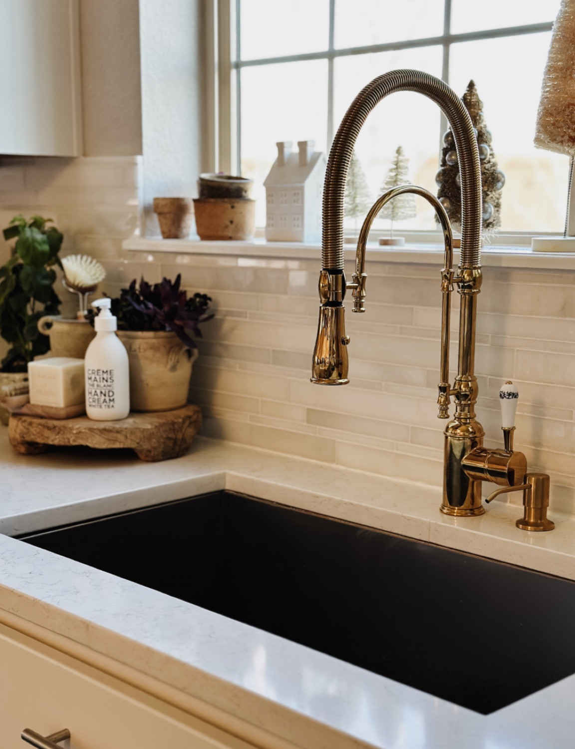 Kitchen faucet for under $200

Gold kitchen faucet. Brass kitchen faucet

#LTKhome