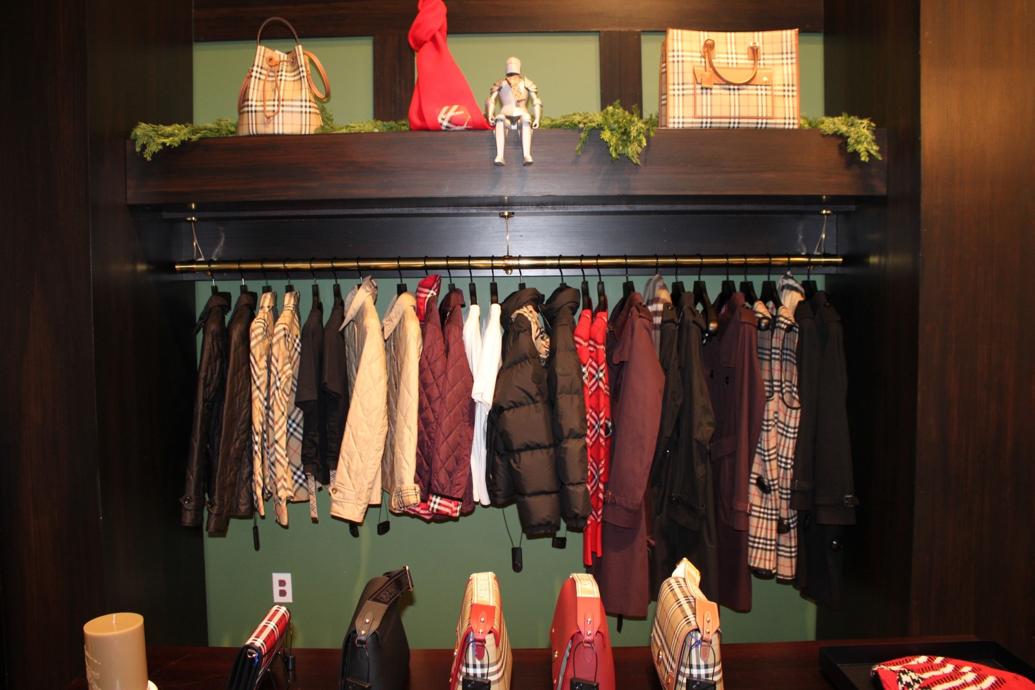 A perfect festive Sunday at @Bloomingdales with the girls, shopping all things Burberry for the holiday season #Bloomingdales #ad

https://liketk.it/5EKGL
