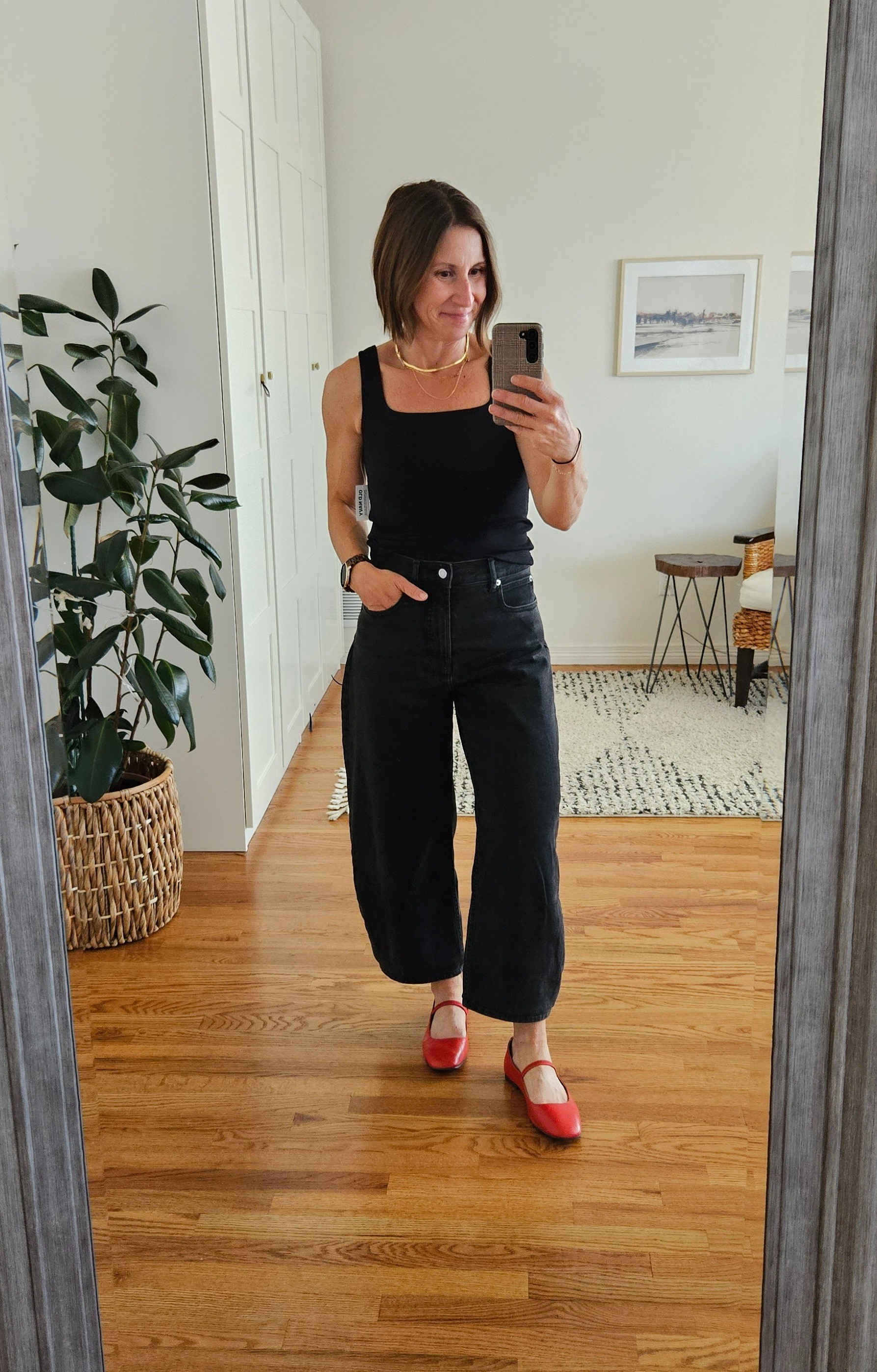 Easy square neck tank. Cropped fit, so I ordered a tall for extra coverage. TTS. 

#LTKover40 #LTKfindsunder50 #LTKSeasonal