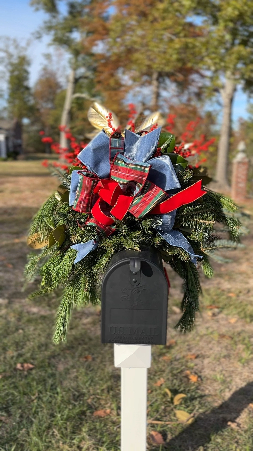 DIY Mailbox Swag, Christmas decor 

#LTKSeasonal #LTKHoliday