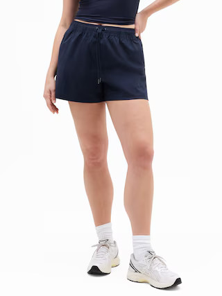 Midday Mid Rise Poplin Short | Athleta