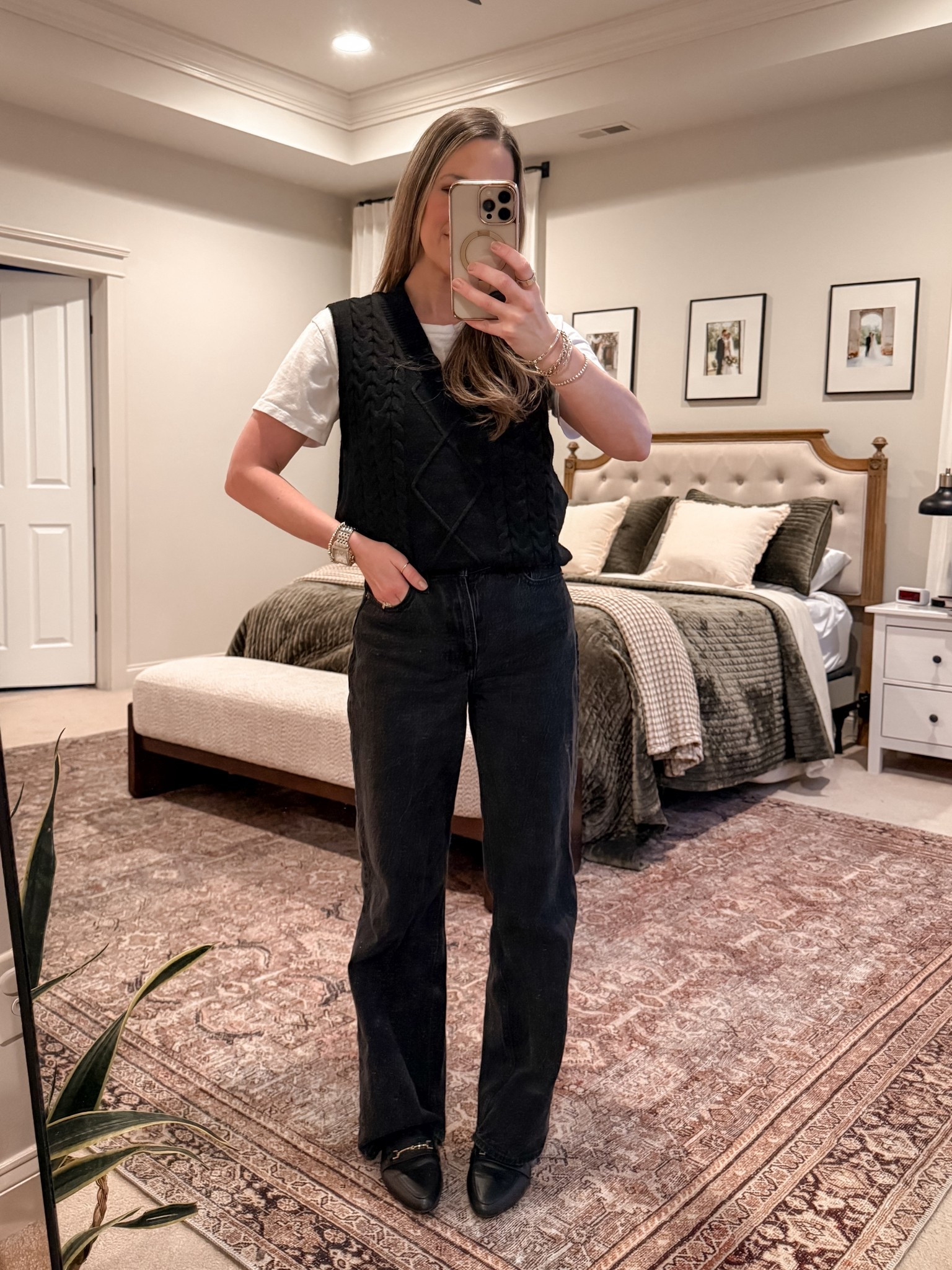 Another day, another Pinterest outfit recreation 🖤
This one is simple, classic, and totally wearable for real life:
• Amazon cable knit vest (S)
• Walmart tee
• Abercrombie high-rise loose jeans in black (25R)

Proof that capsule style doesn’t have to be complicated — just thoughtful pieces you actually want to wear.





#LTKgrwm #LTKWorkwear