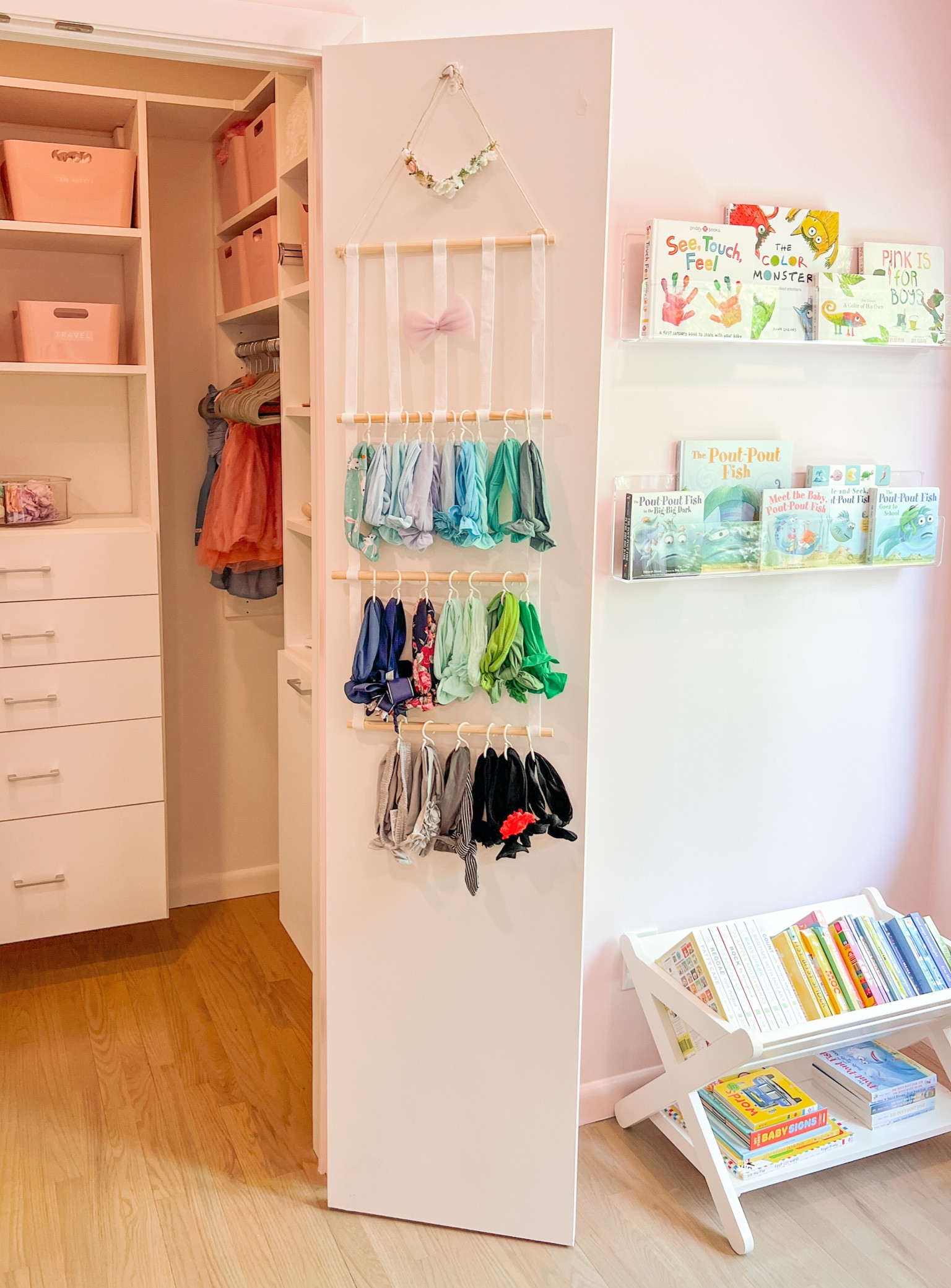 Acrylic bookshelf ✨

#LTKhome