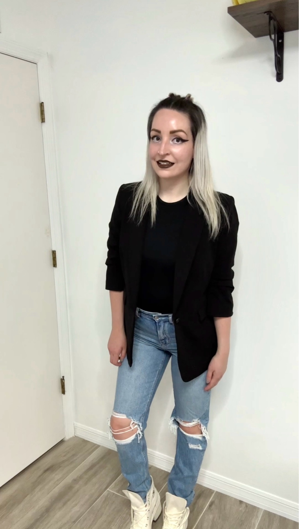 How cute is this blazer from @dkny 🖤 So business casual chic✨ The perfect piece to dress any outfit up. 

#LTKGiftGuide #LTKMostLoved #LTKStyleTip