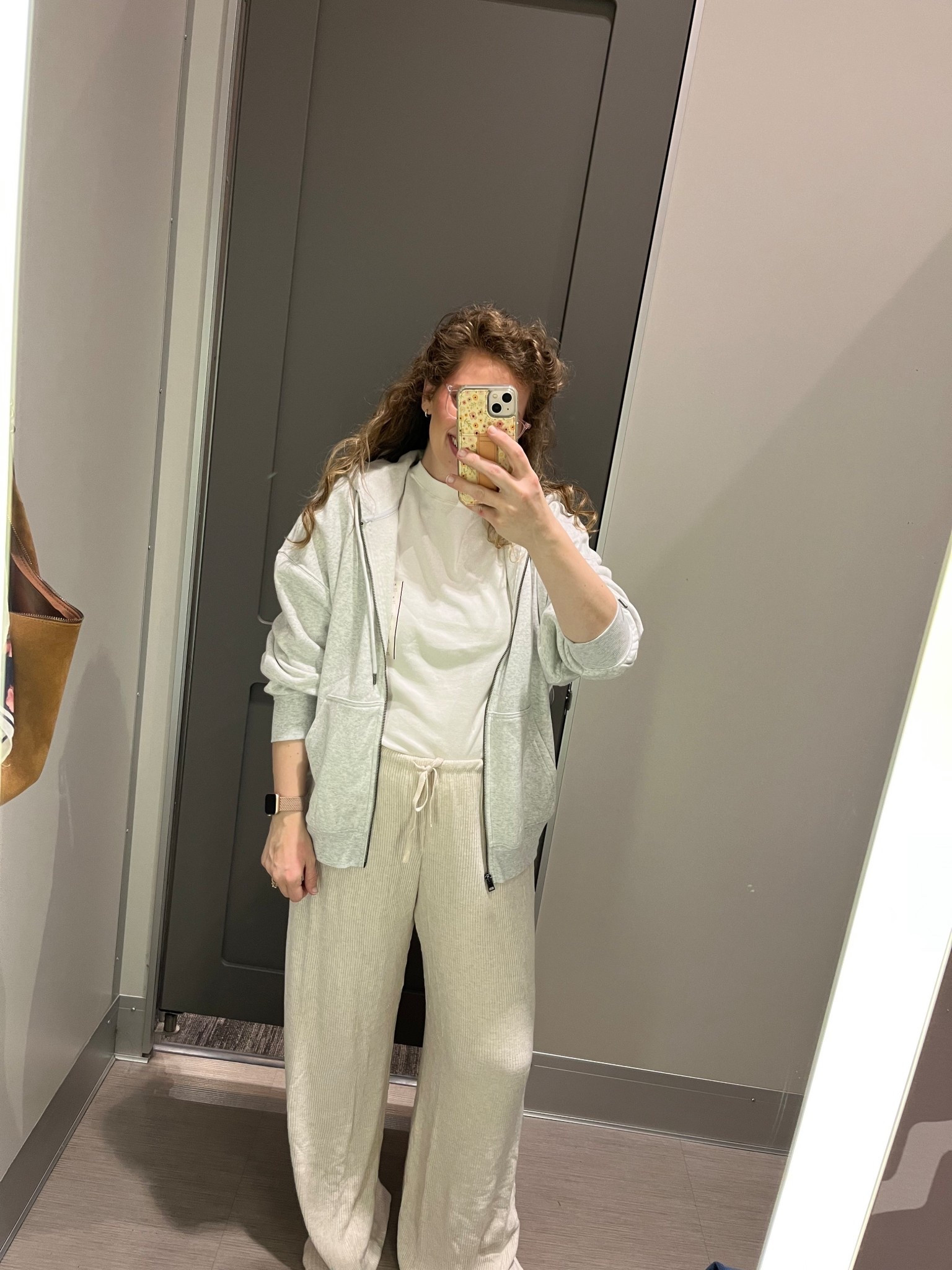 Size XL in sweatshirt! I can just picture with black leggings and tall loose socks with sneakers and a baseball cap for fall! Idk I just love the oversized zip up hoodie look and had to try this on 😍