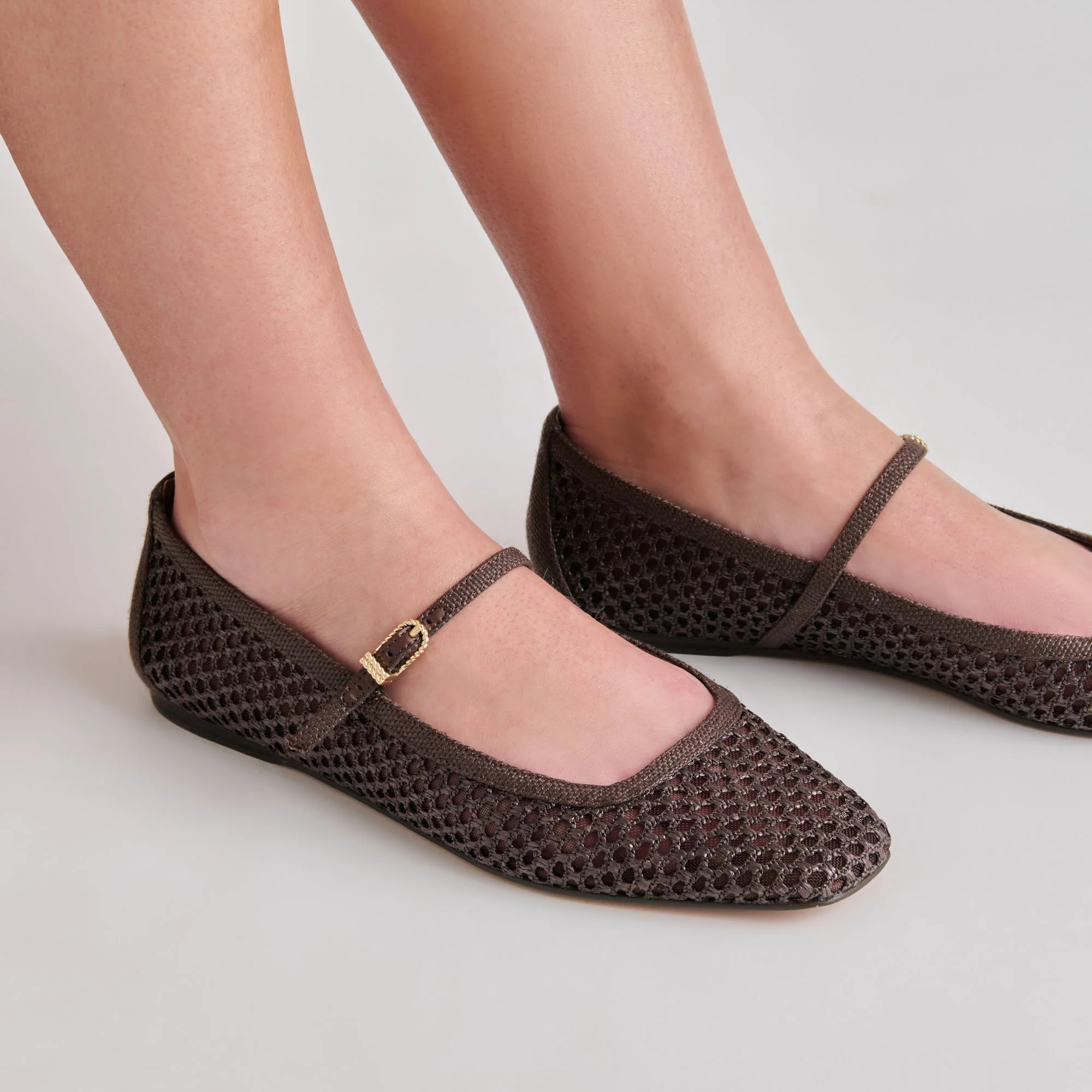 Reyes Ballet Flats Chocolate Woven Raffia | DolceVita.com