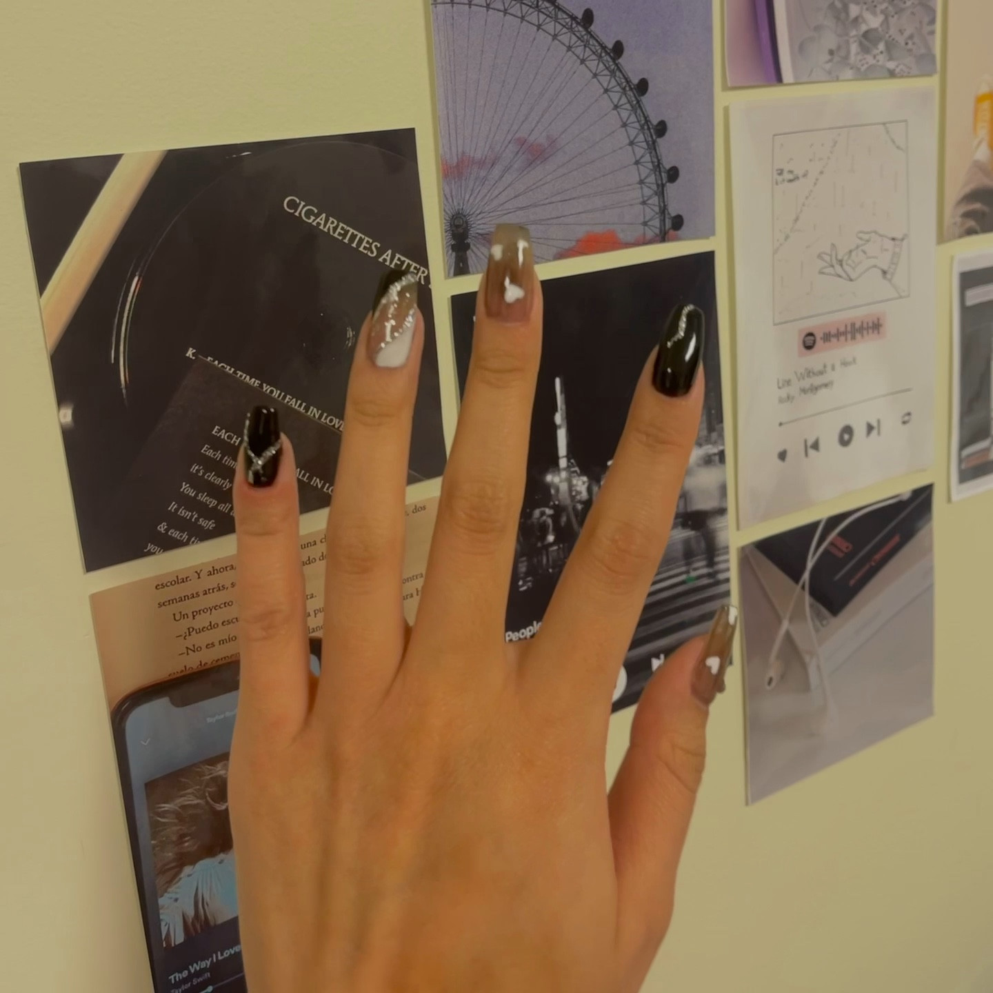 Anti-Valentine nails 