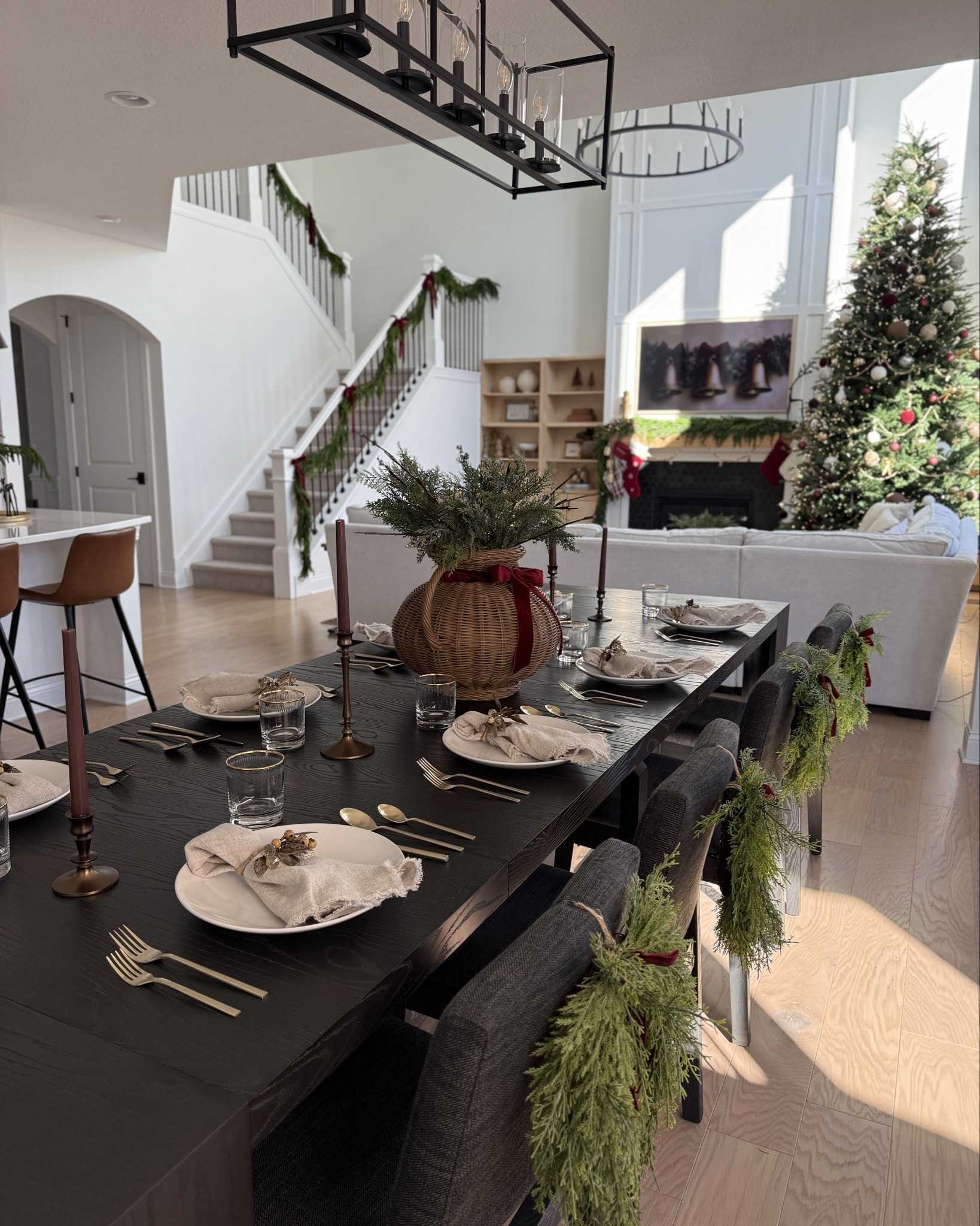 New Transformer Table in time for holiday hosting. 🎄 🍽️🍷 

#LTKHome #LTKCyberWeek #LTKHoliday