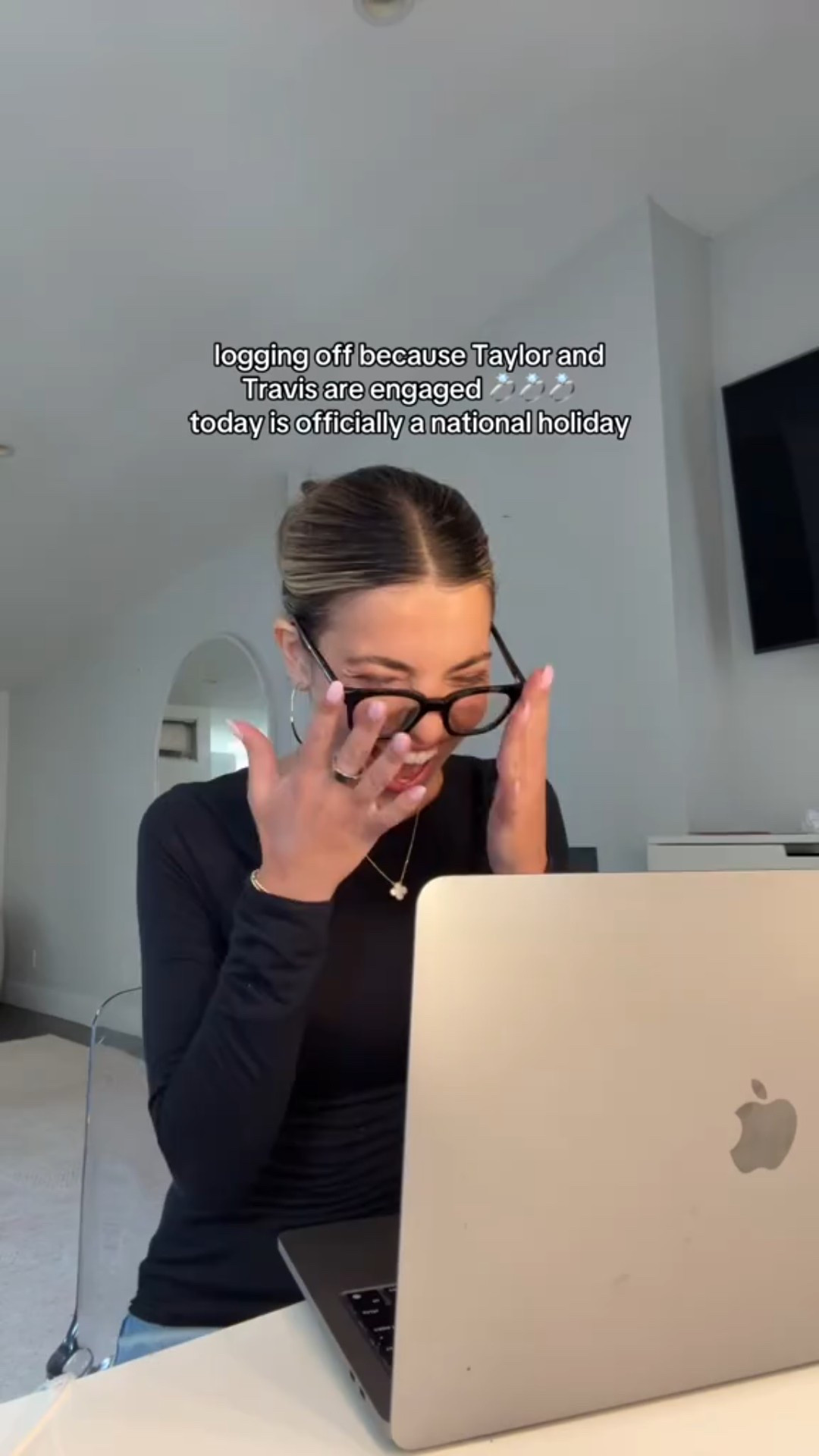 don’t let my boss see this 😉

#LTKSeasonal #LTKStyleTip