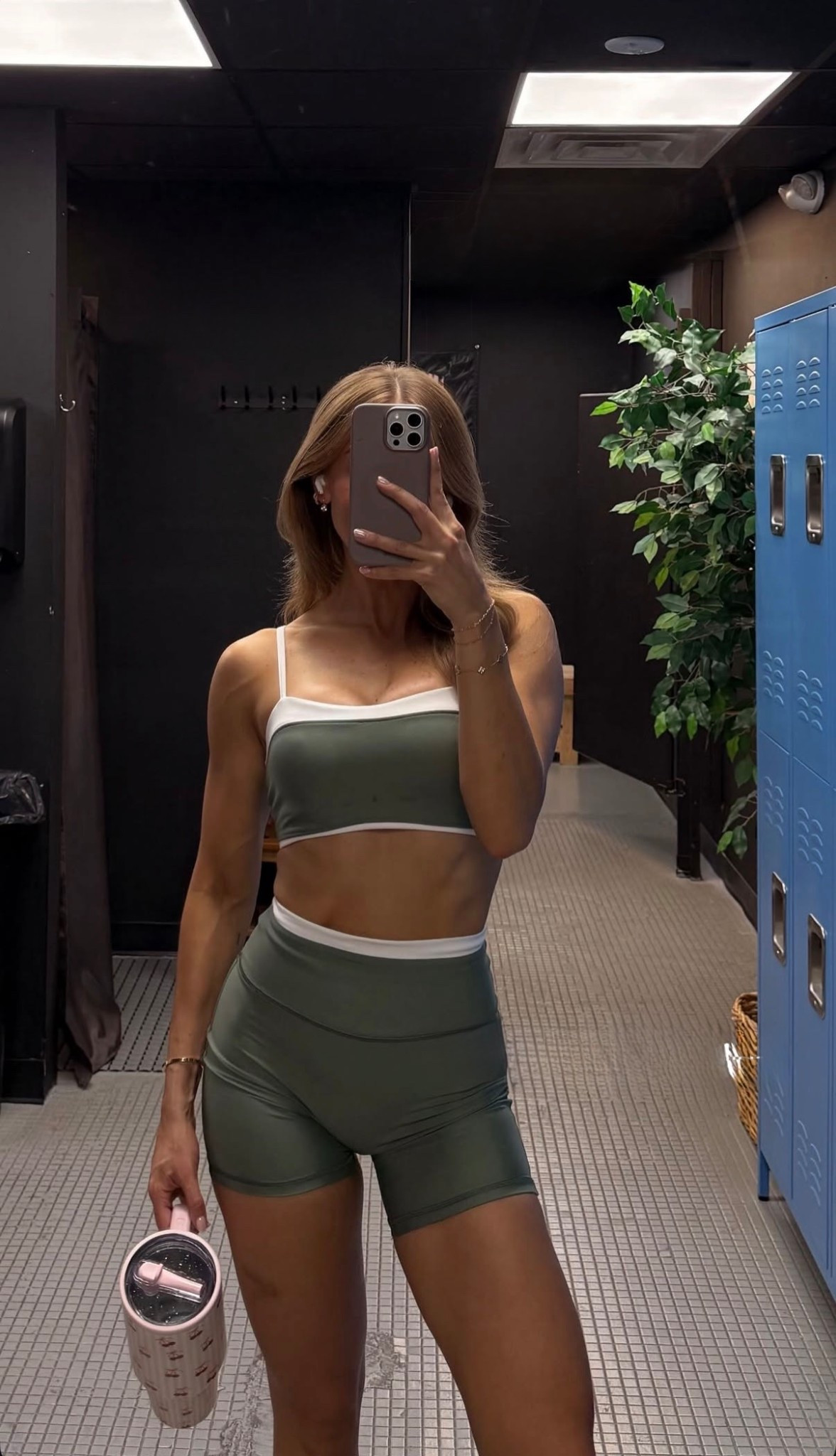 Abercrombie set 🤍

#LTKfitnessgoals #LTKootd