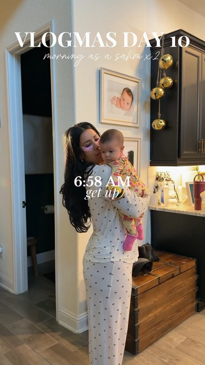 VLOGMAS DAY 10!! Morning vlog with timestamps 🫶🏼 snuck in a haircut with the besttt @hairapy_by_danielle 💇🏽‍♀️ hope you had the best day!

Comment “shop” for links🖤

#vlogmas #ditl #morningroutine #morningvlog #ditl #mom #sahm #momof2 #husband