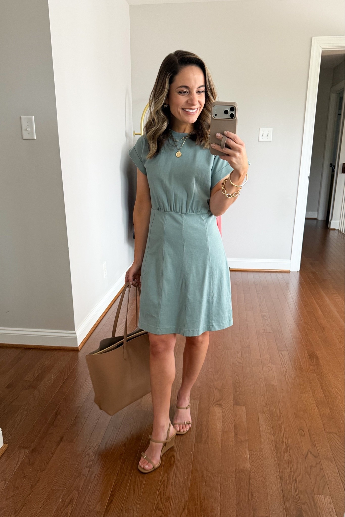 Petite-friendly casual outfits for work! 

Dress (LOFT): Petite XXS/00
Shoes (LOFT): true to size (straps have a break in period)

My measurements for comparison: 4'10", 105lbs, 32", 24", 36", 25" ankle inseam, 27-28" full length inseam.