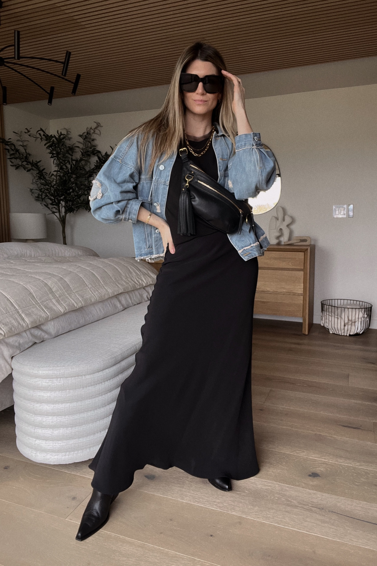 30 DAYS OF STYLING WHAT I OWN // day 30 of 30 : pop of denim over a black base layer

#LTKMostLoved #LTKshoecrush #LTKstyletip