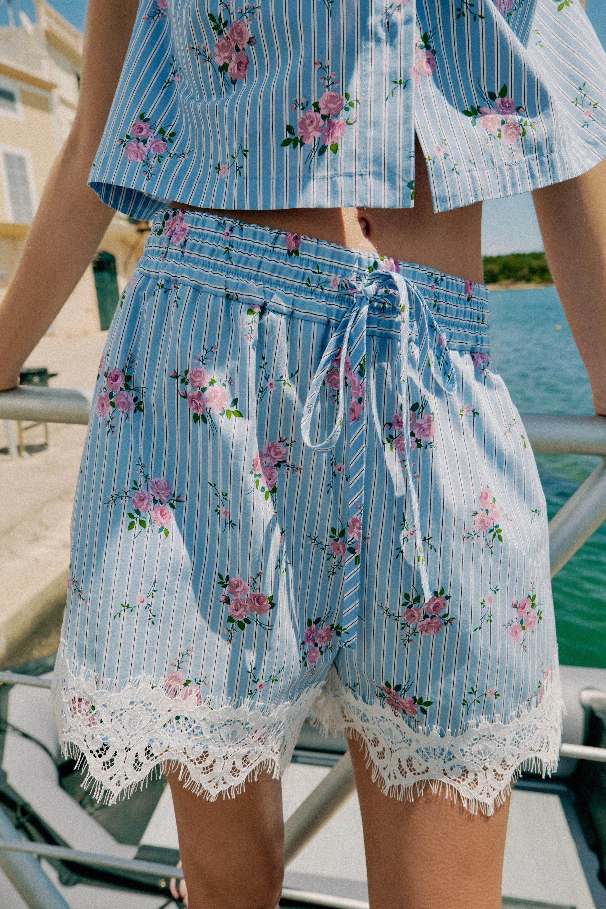 STRIPED LACE HEM SHORTS | Zara US