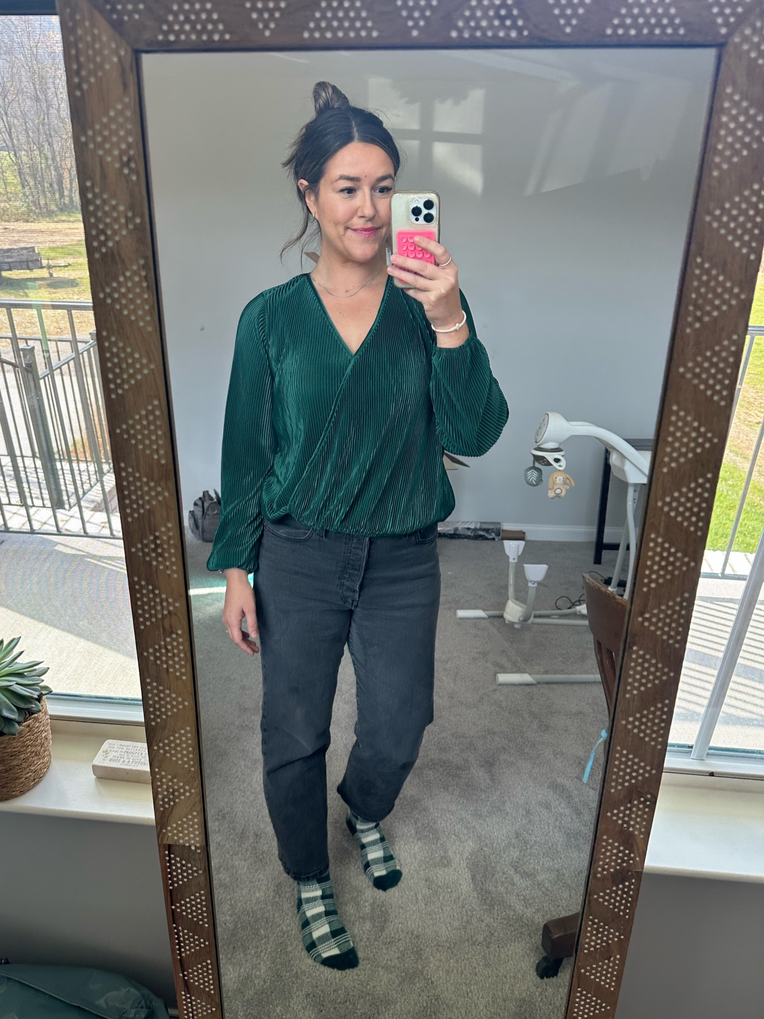 Holiday top from amazon! My fav Levi jeans too! 

#LTKHoliday #LTKMidsize