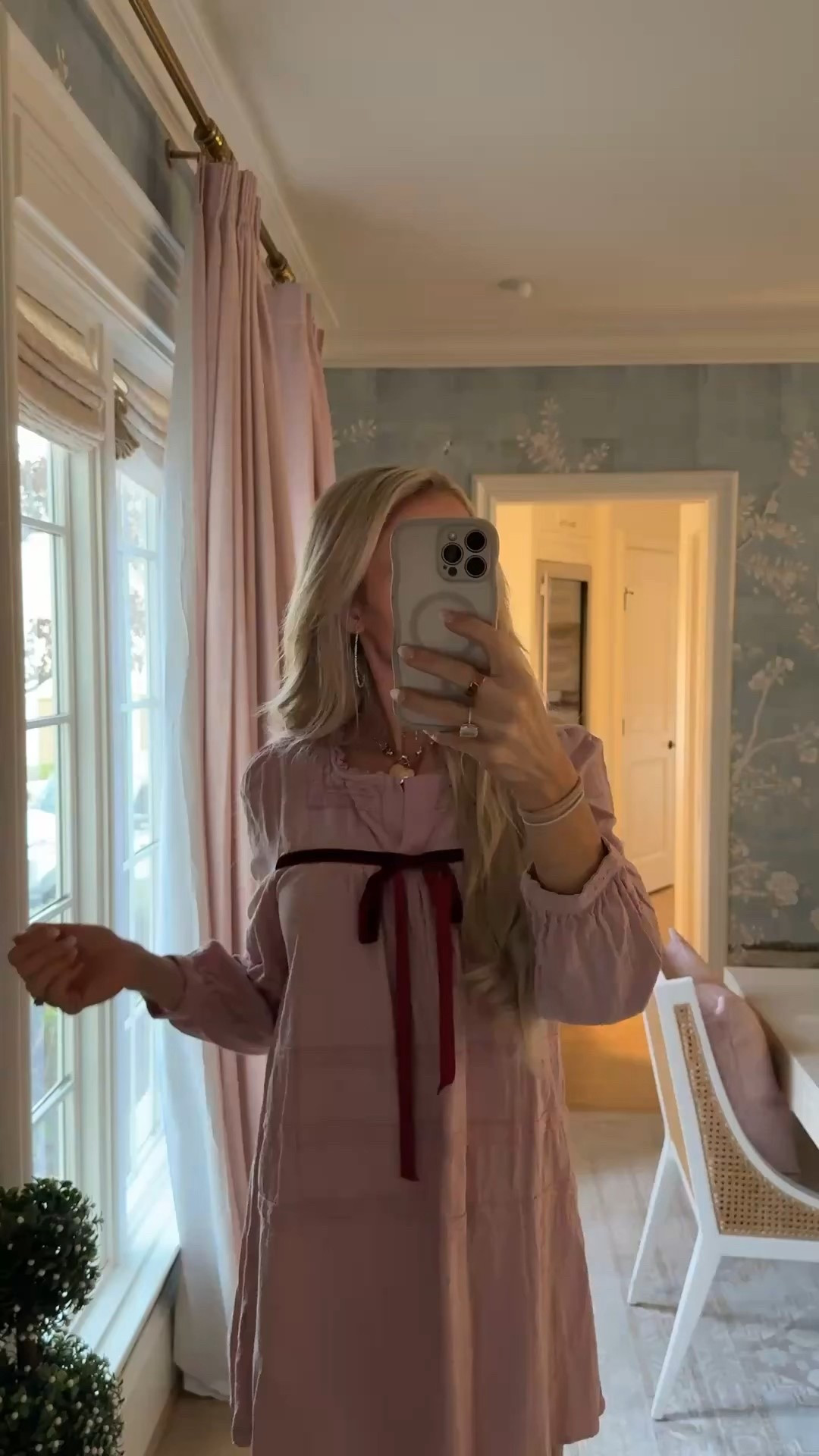 This is the kind of dress that feels comfy but still makes you feel put together the second you slip it on.



#EasyOutfit #PrettyInPink #WearableFeminine

#LTKootd #LTKdayinmylife #LTKgrwm