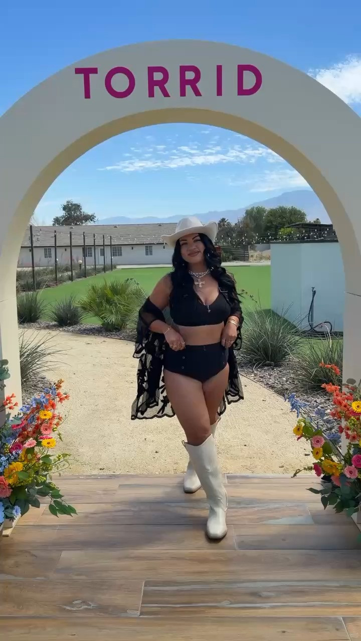 One of my fav outfits from stage coach!

wearing a size 0 in everything

Torrid, torrid midsize, black outfit, rodeo outfit, stage coach outfit, Tori block

#LTKootd #LTKgrwm #LTKMidsize