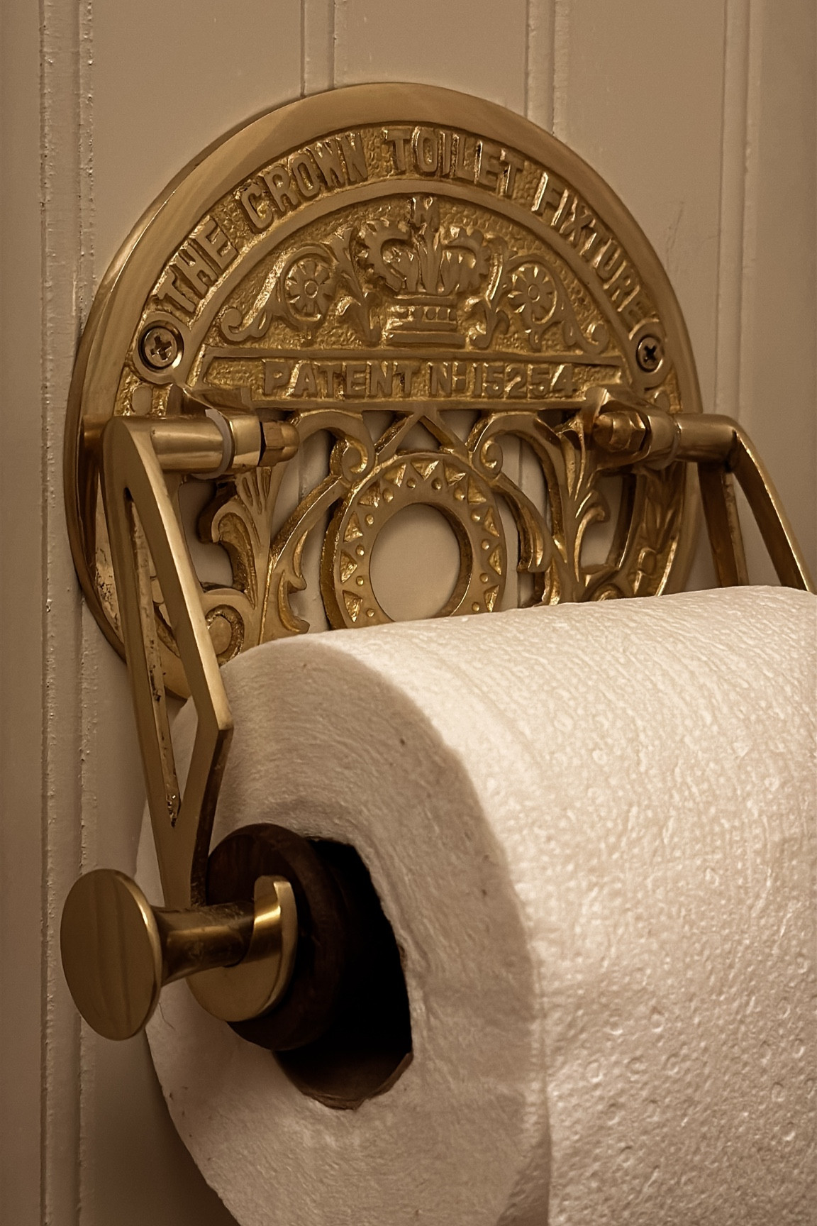 I guess romanticizing life also includes toilet paper holders? 😂 absolutely in love with this brass toilet paper holder!

#bathroom #bathroomdecor #bathroominspo #bathroommakeover #bathroomremodel #bathroominspiration #homedecor #interiordesign #fyp #foryou #foryoupage #amazon #amazonfind #amazonfinds #amazonbathroom #amazonmusthave #amazonmusthaves #amazonfavorites #amazonhome #brasstoiletpaperholder #brassbathroom

#LTKFindsUnder50 #LTKSaleAlert #LTKHome