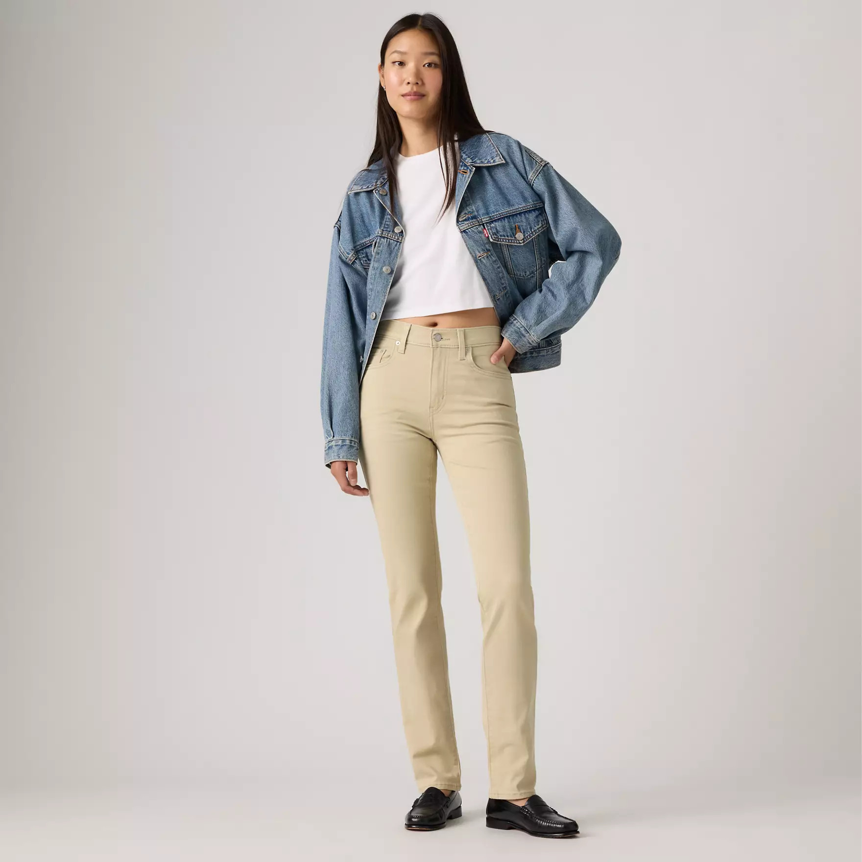 Model is 5'10", Waist 26", Wearing a Size 26 x 30 | Levi's US