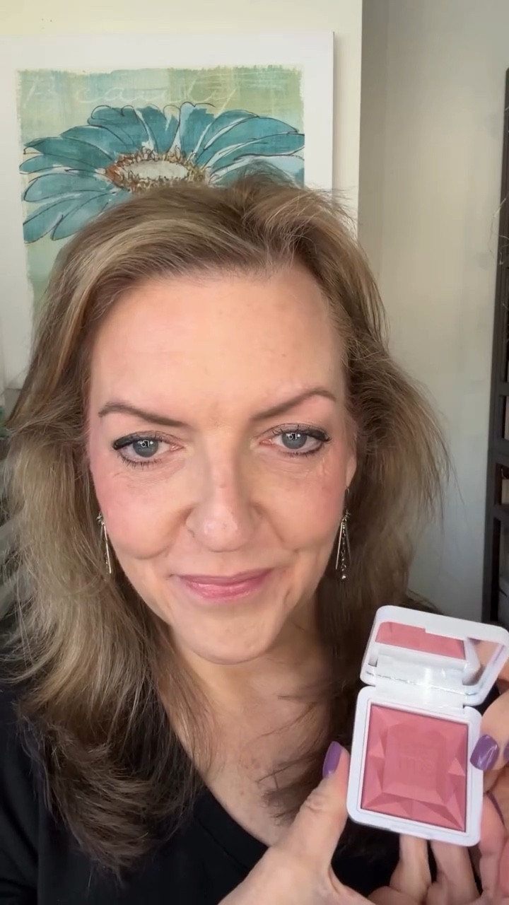 Over 50 and want a healthy glow without emphasizing texture? Then this one’s for you ✨💖 I’m loving the @rmsbeauty ReDimension Hydra Powder Blush on mature skin! It’s clean beauty with skincare ingredients like jojoba oil, so it blends seamlessly and gives a soft, luminous glow—never dry or cakey. Perfect for quick, easy makeup routines for women over 50. Mature skin makeup that looks fresh, natural, and effortless 👌🌸 

🌺Shop Elyte on LTK - mature skin makeup🌺

#MakeupOver50 #MatureSkinMakeup #CleanBeauty

#LTKgrwm #LTKOver40