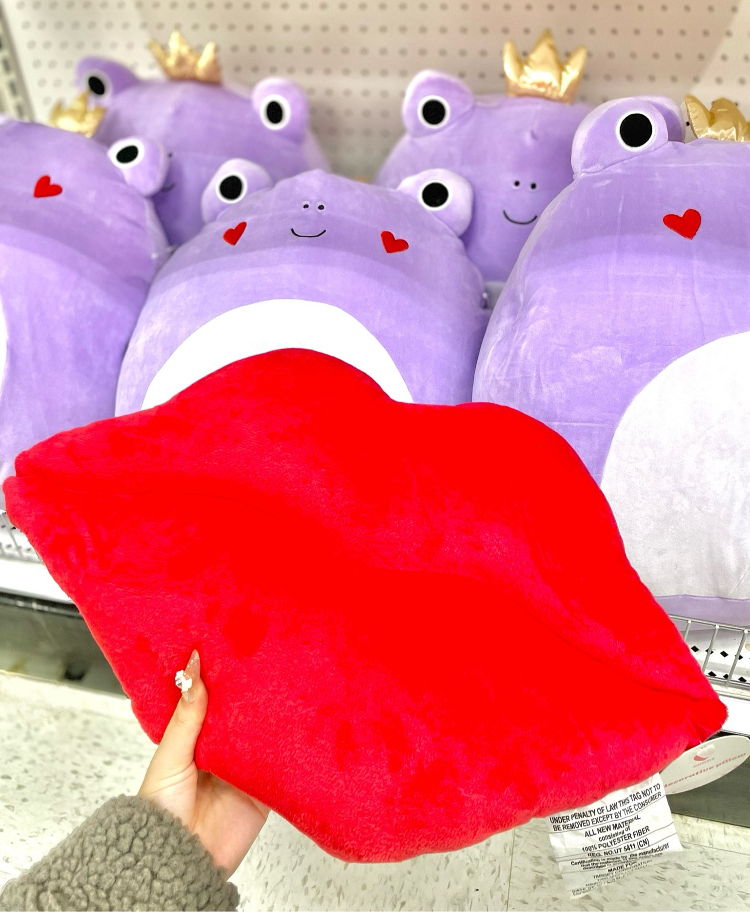 Valentine’s is here at Target!💌💕 Check out the cutest throw pillows & plushies in stock.

#LTKSeasonal #LTKhome