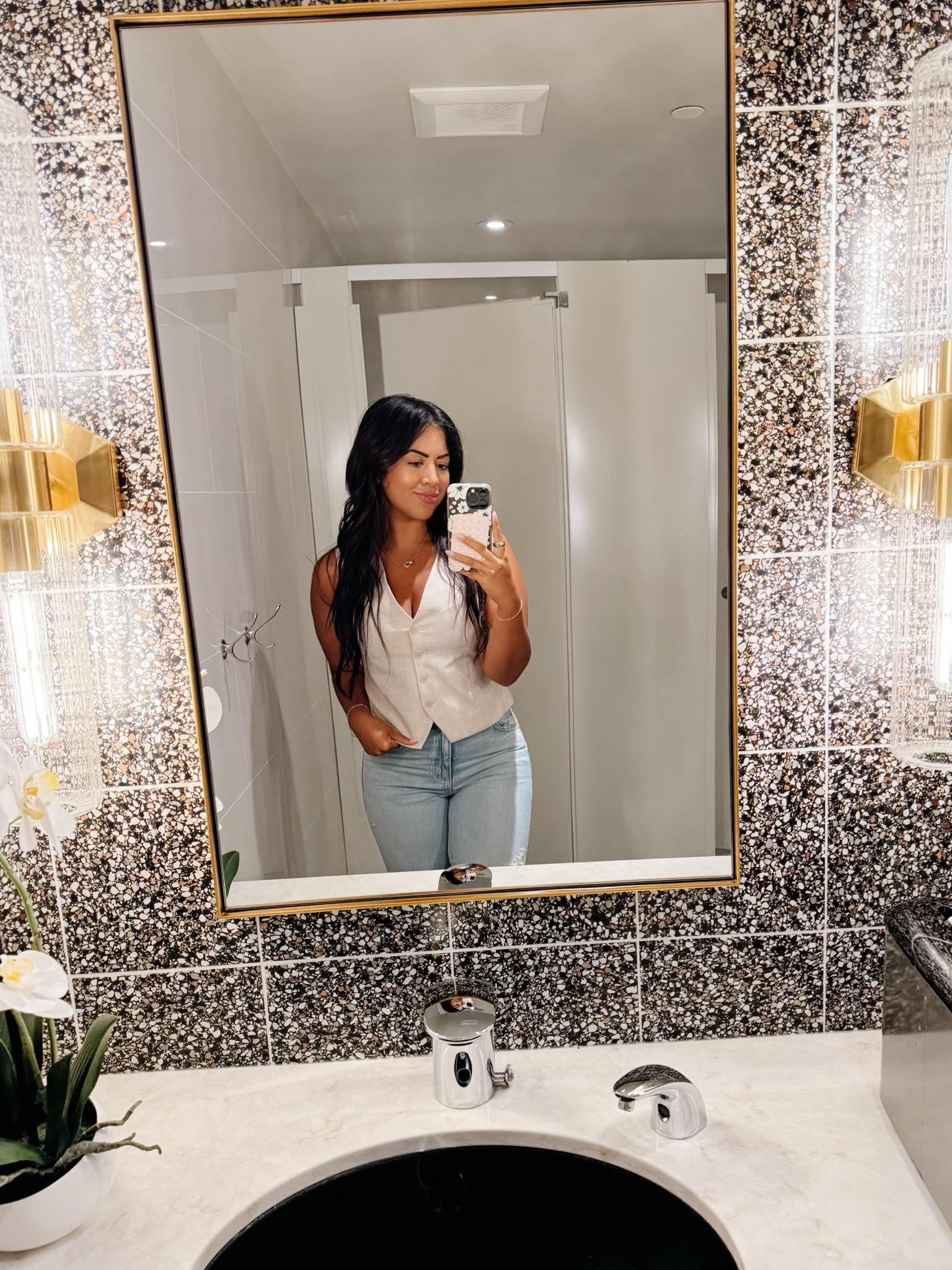 size medium vest & mom jeans 

#LTKcanada #LTKsummer