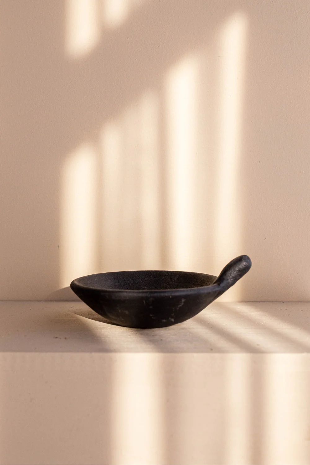 Terra-Cotta Bowl with Handle Black | Luxe B Co